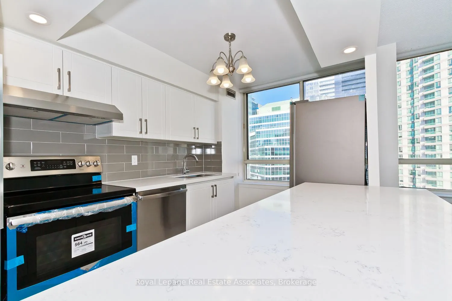 633 Bay Street, #1923