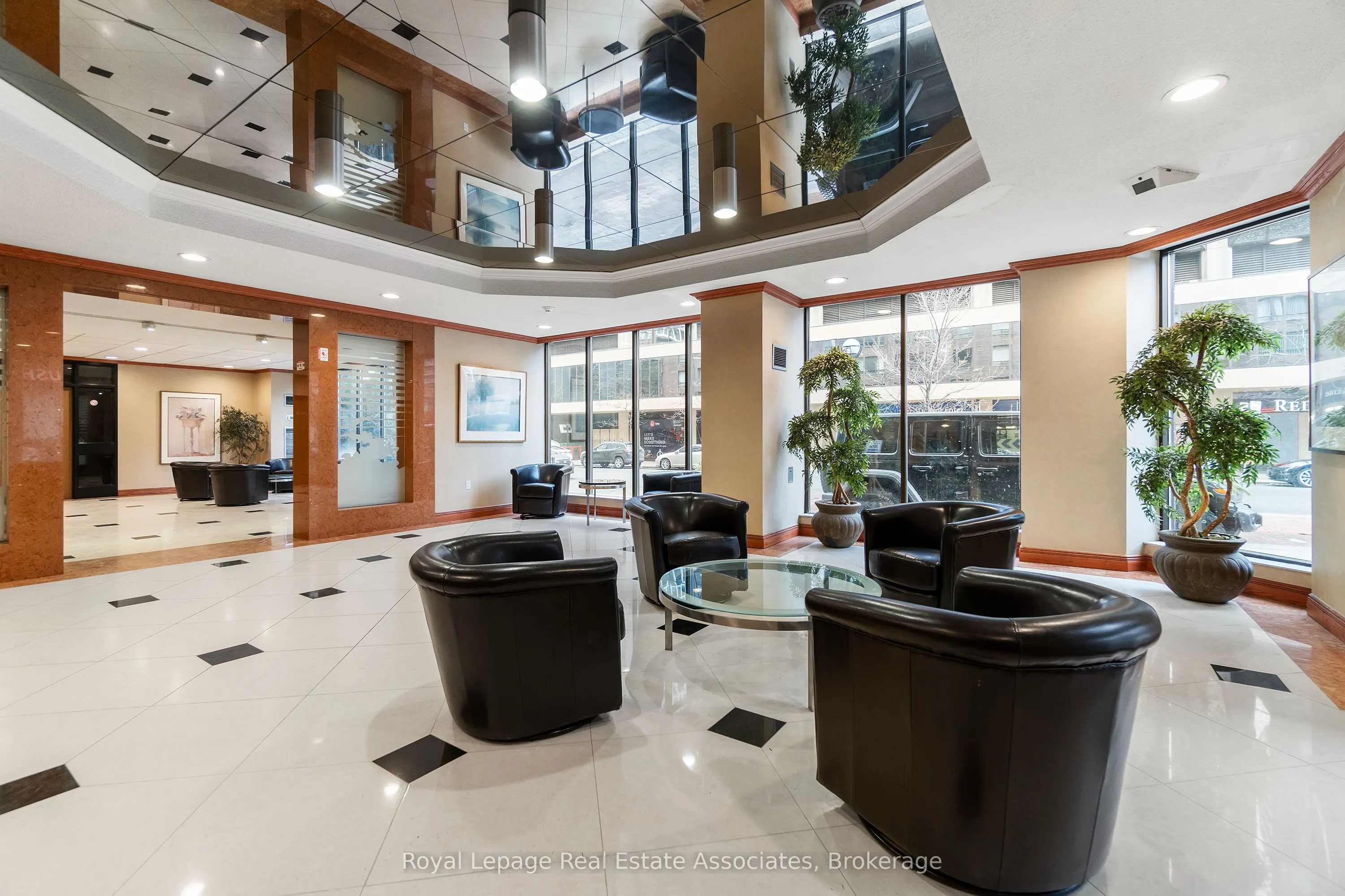 633 Bay Street, #1923