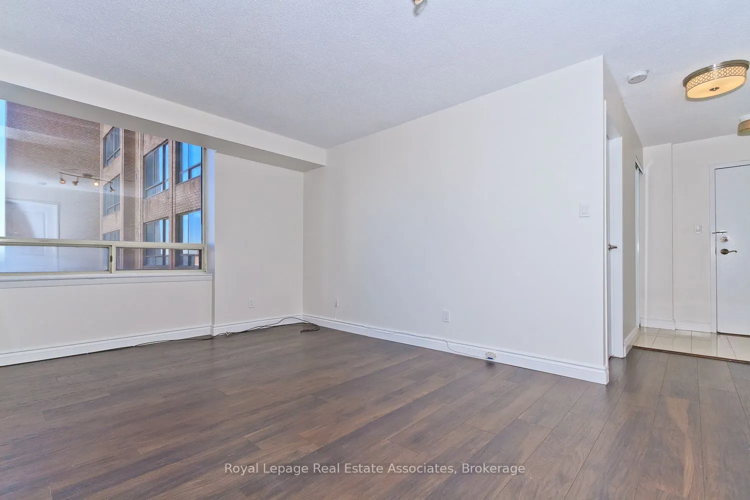 633 Bay Street, #1923