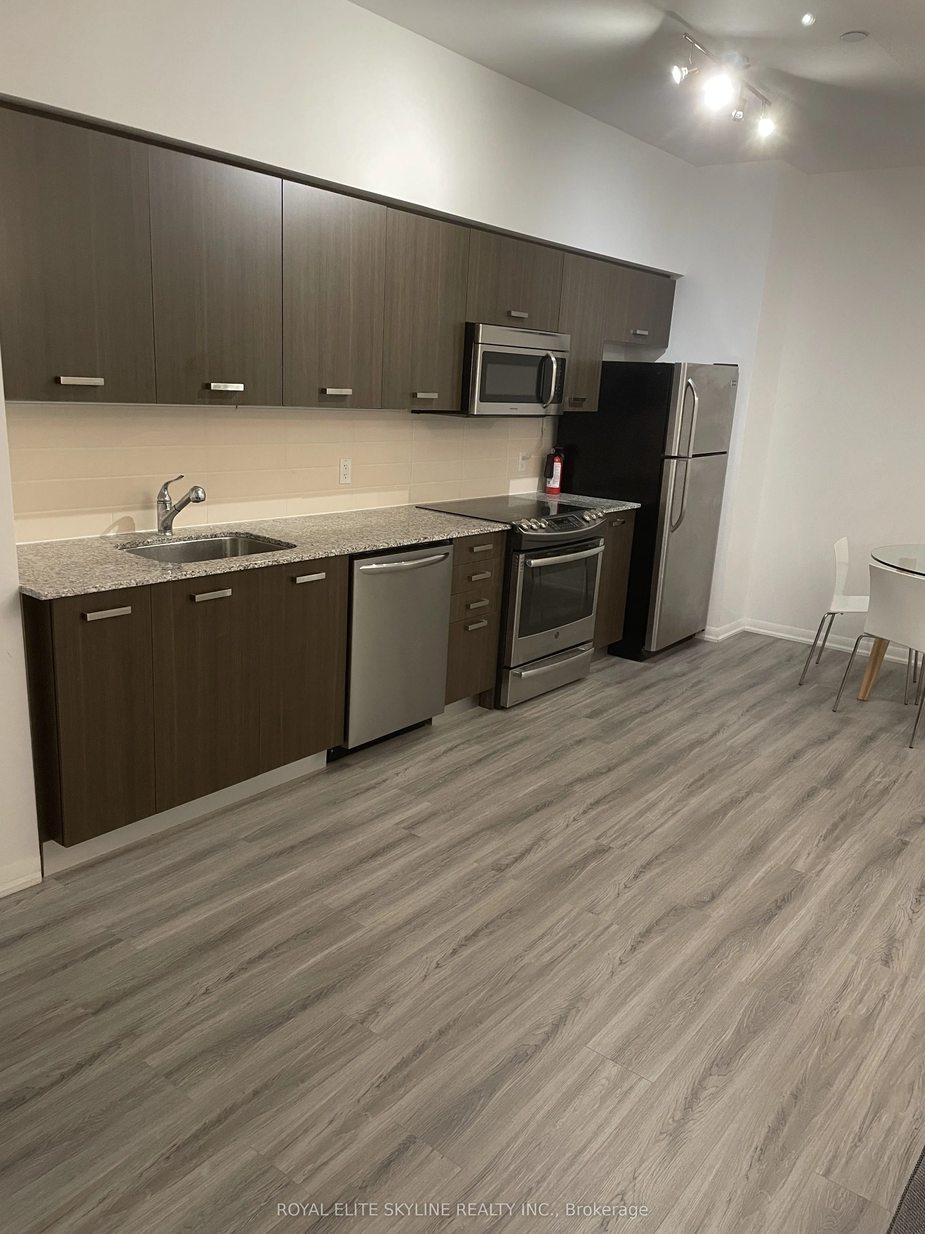 832 Bay Street, #201