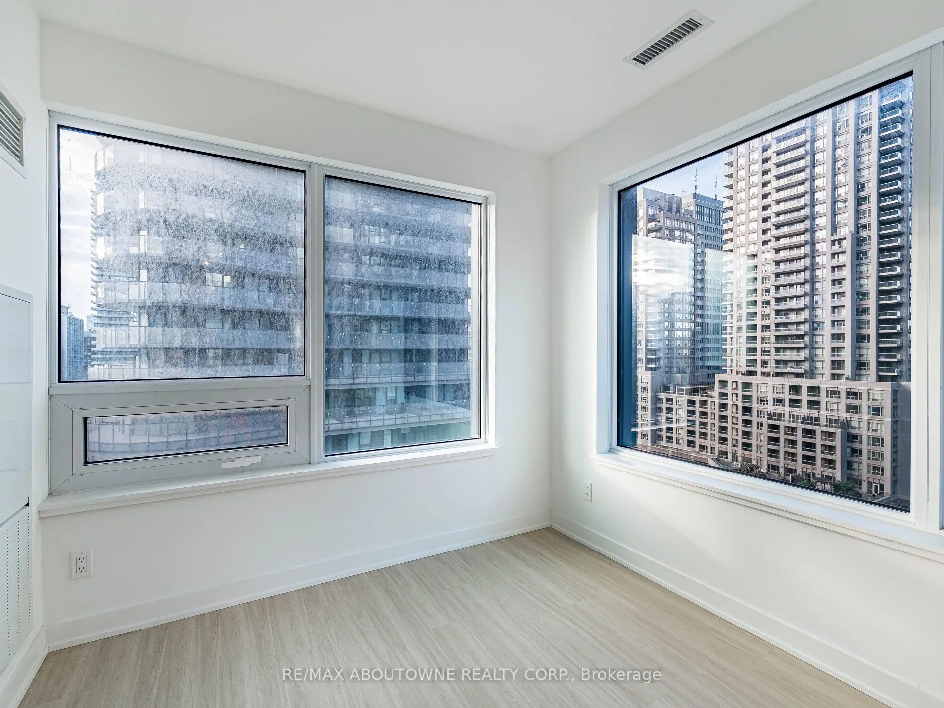 8 Wellesley Street, #1116