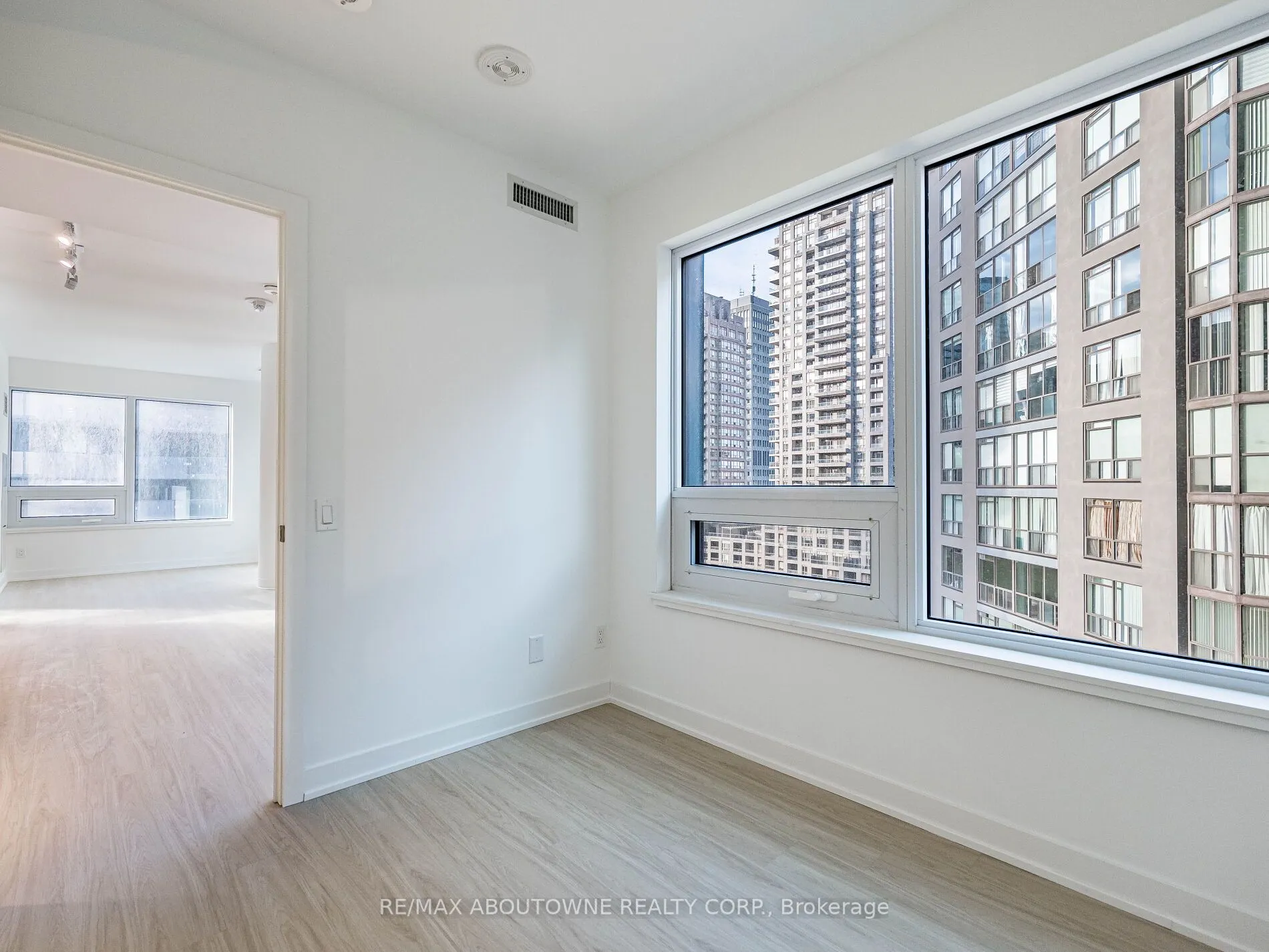 8 Wellesley Street, #1116