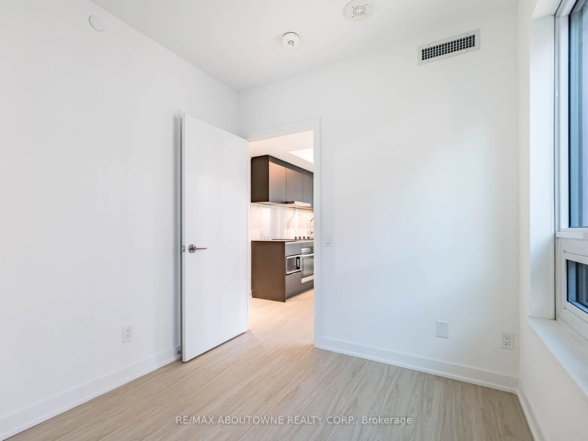 8 Wellesley Street, #1116