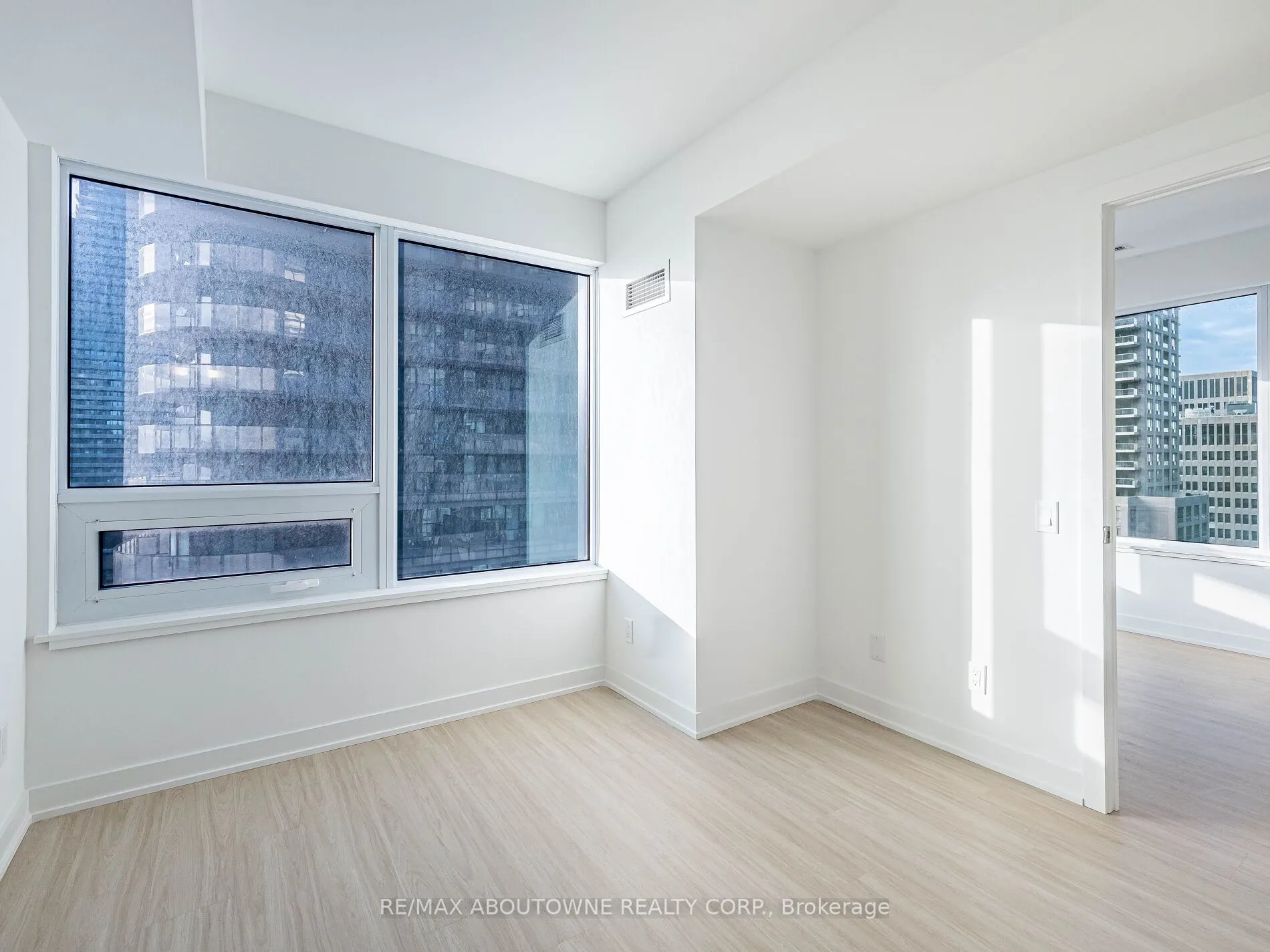 8 Wellesley Street, #1116