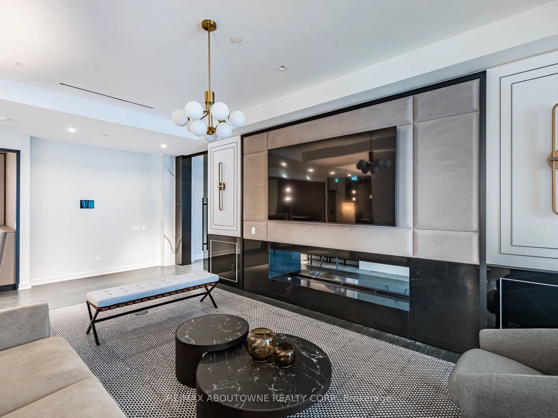 8 Wellesley Street, #1116