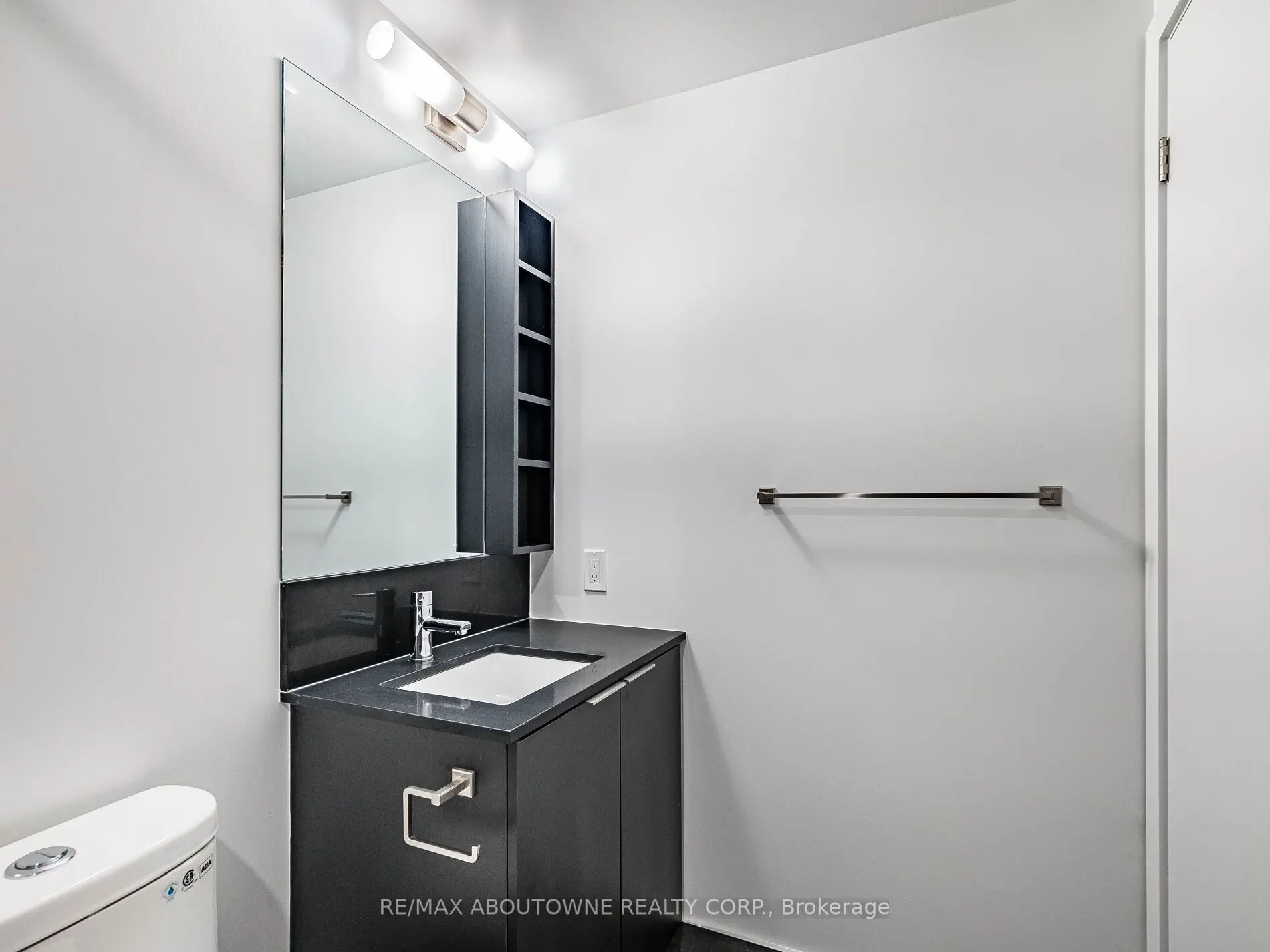 8 Wellesley Street, #1116