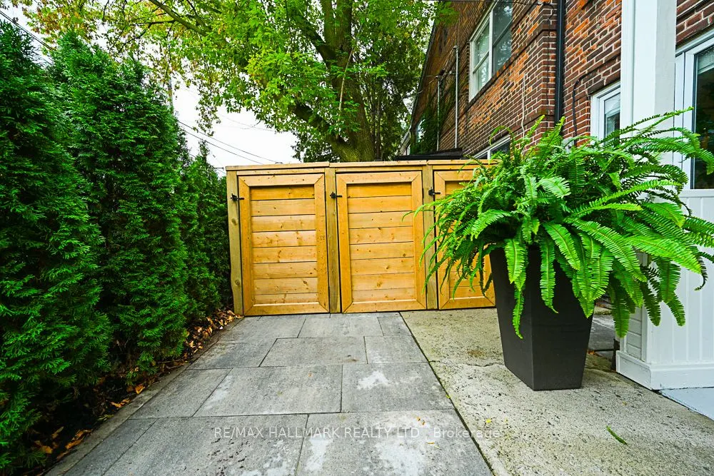 3318 Bathurst Street