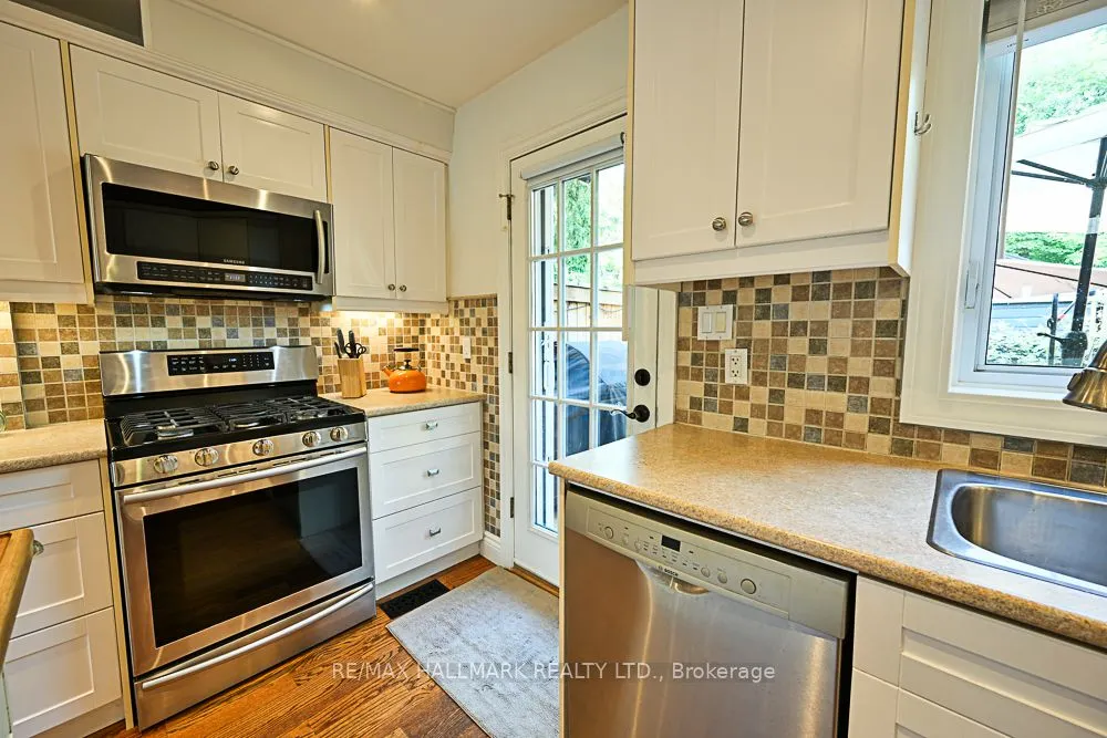 3318 Bathurst Street