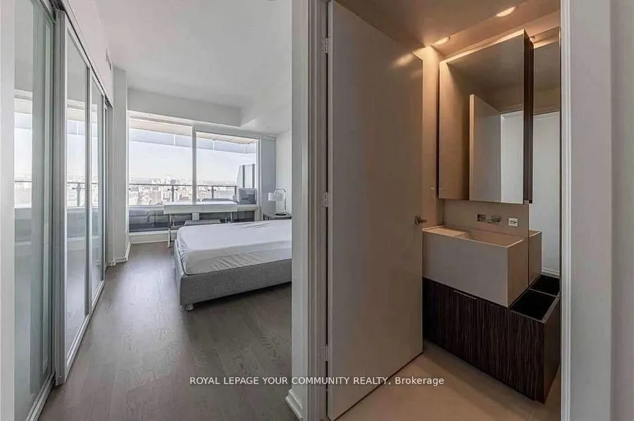 1 Bloor Street E, #5409F