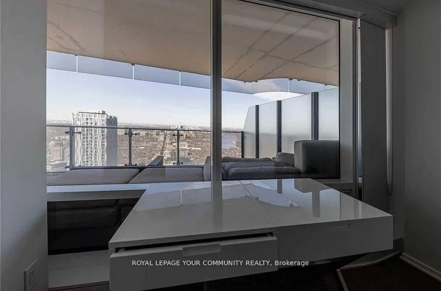 1 Bloor Street E, #5409F