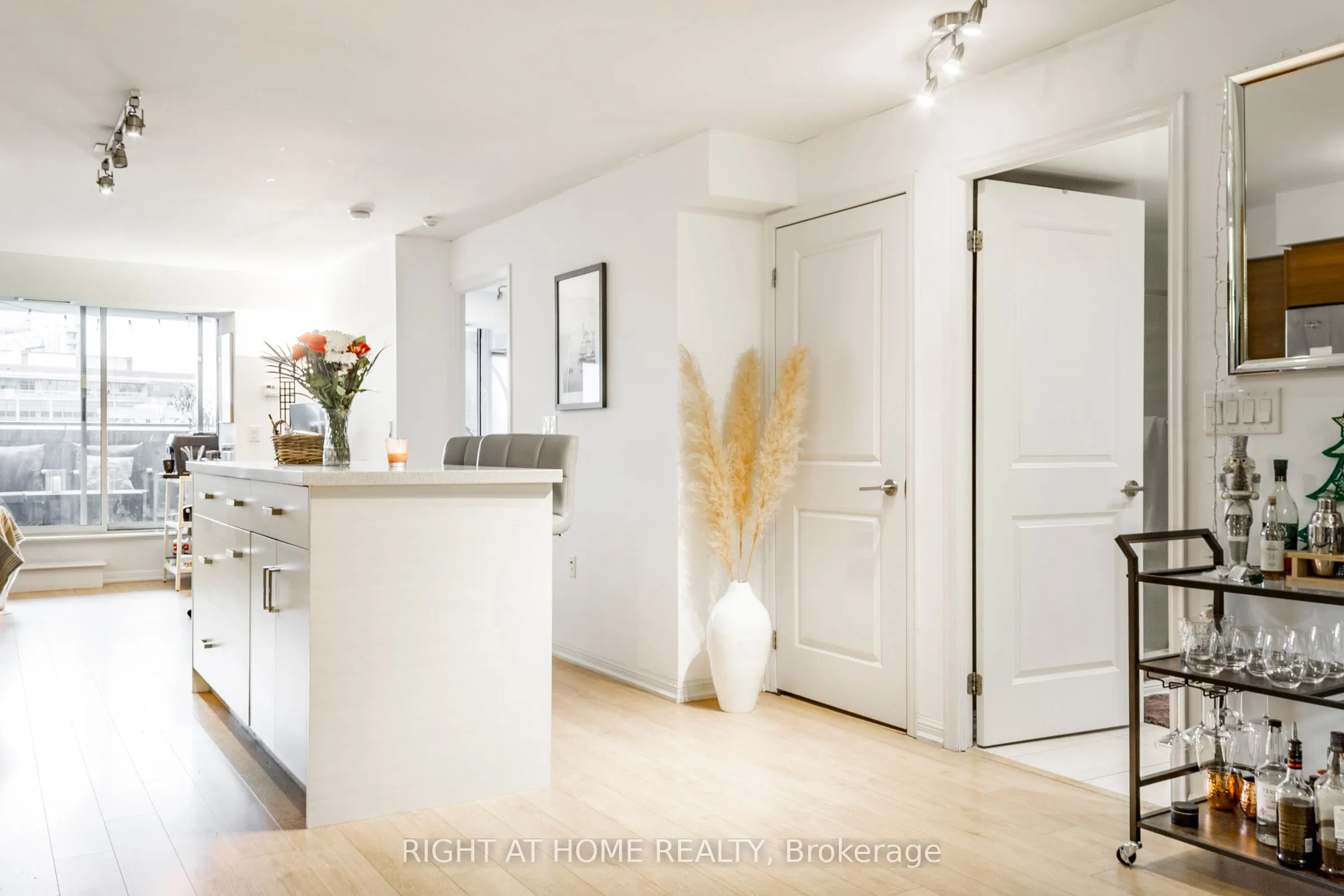 125 Western Battery Road W, #214