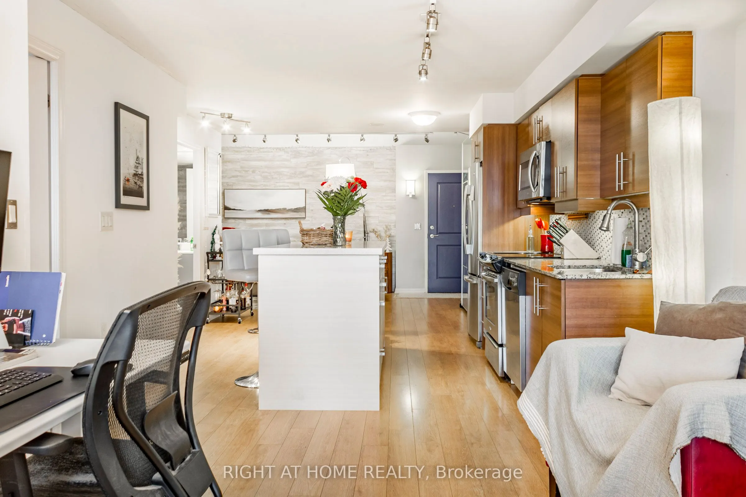 125 Western Battery Road W, #214