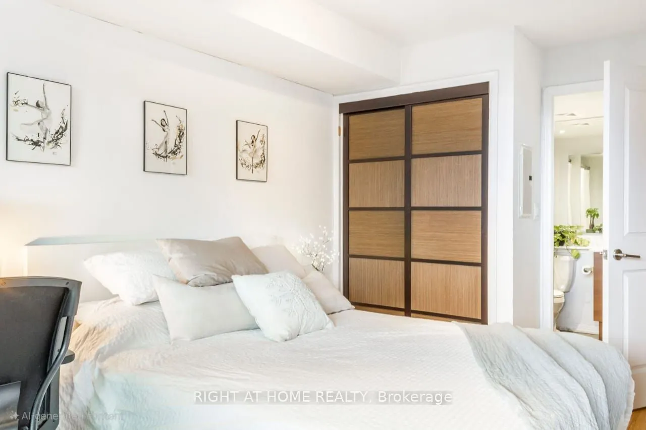 125 Western Battery Road W, #214