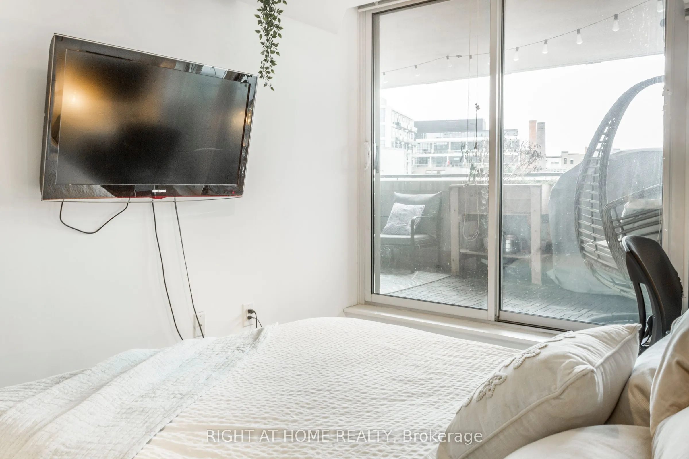 125 Western Battery Road W, #214