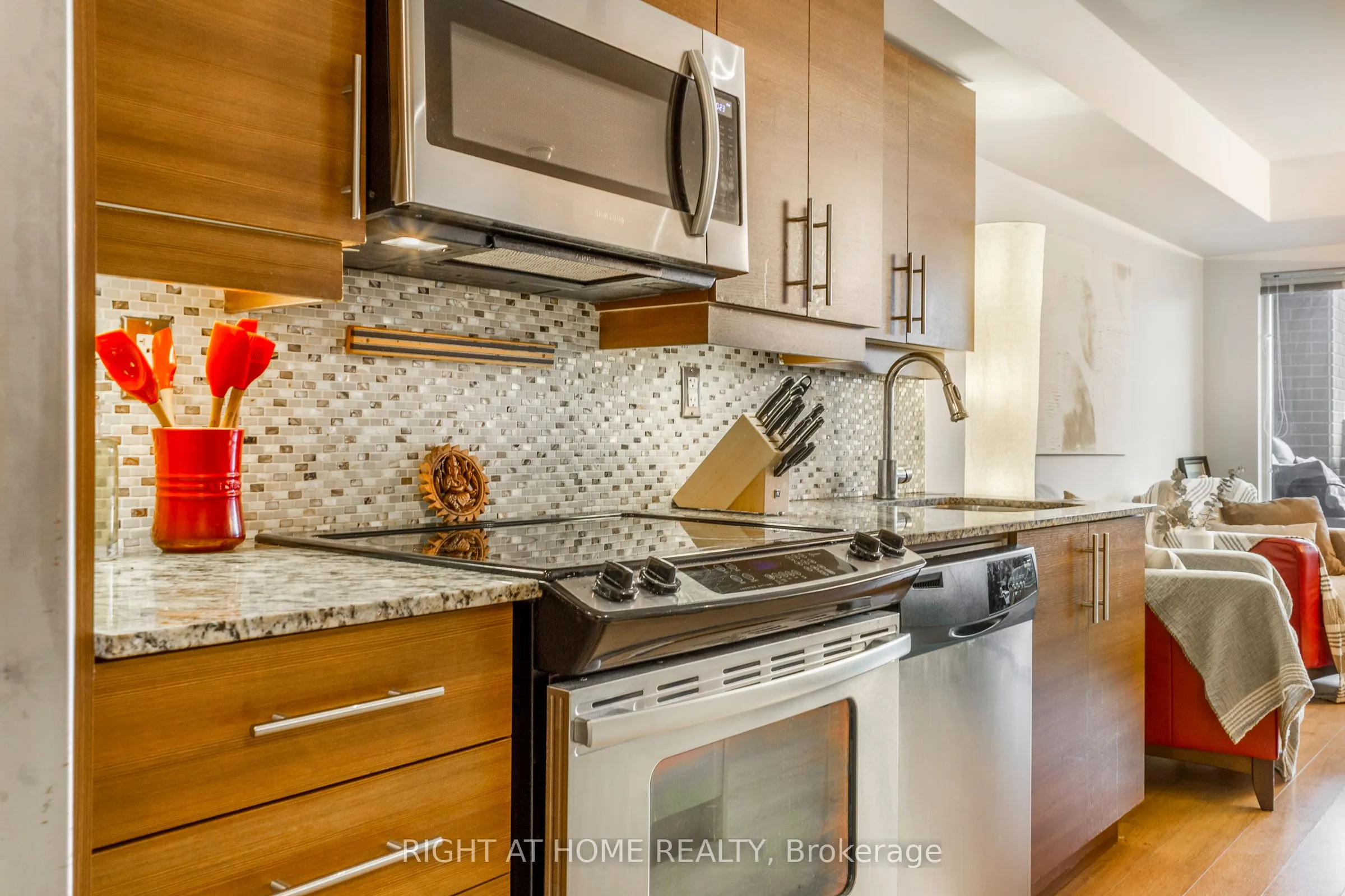 125 Western Battery Road W, #214