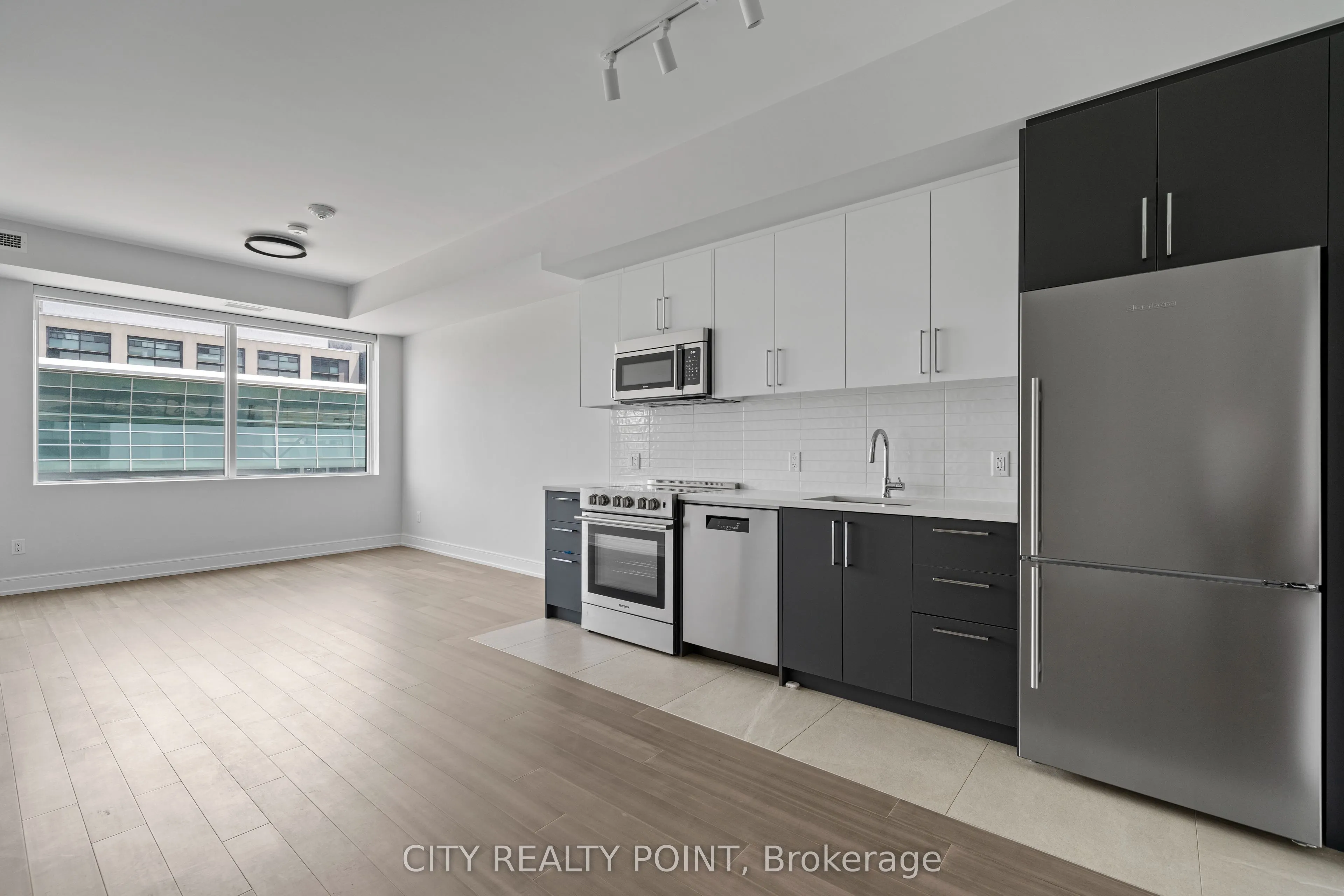 664 Spadina Avenue, #906