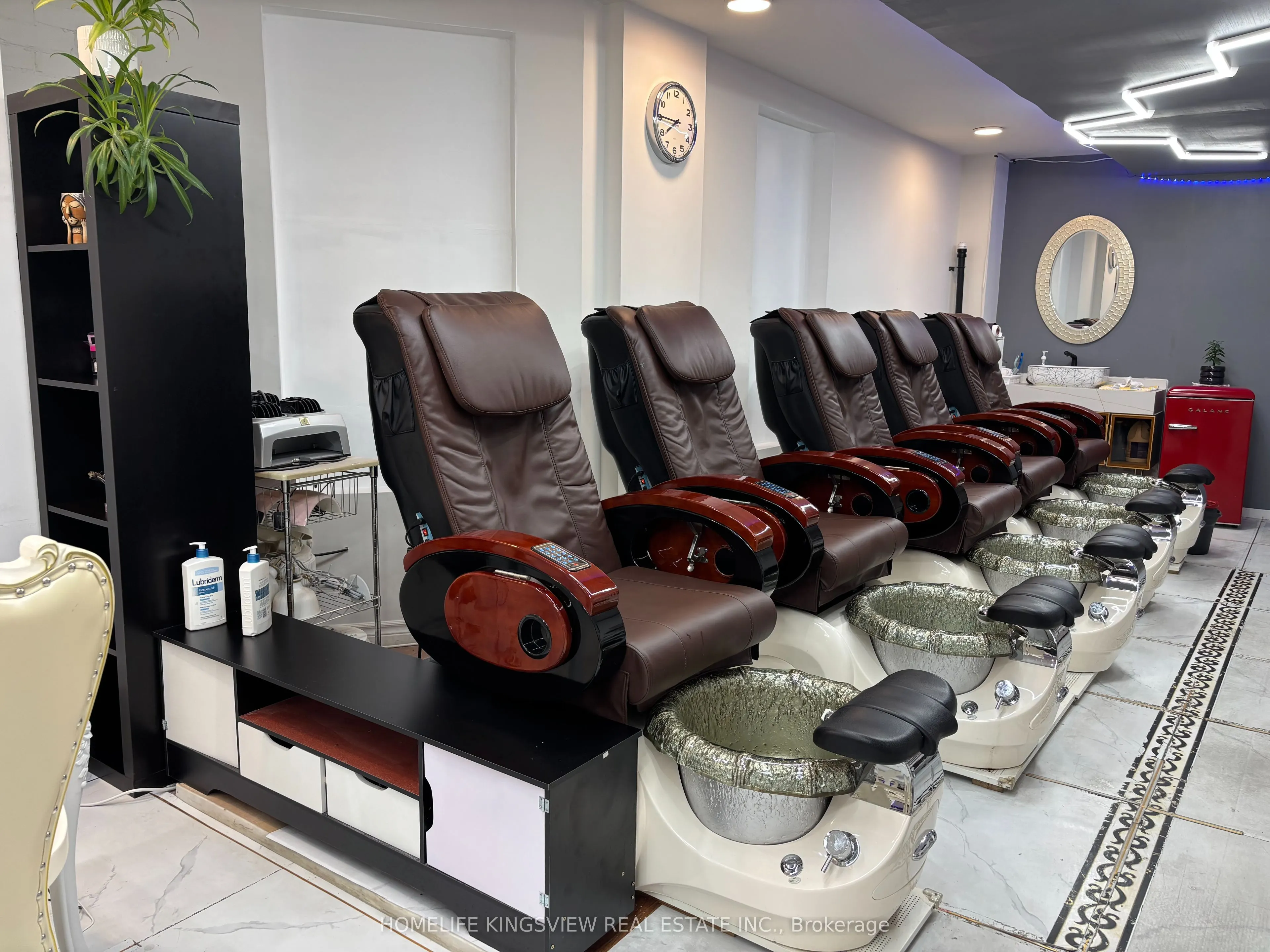 1116 College Street, #main