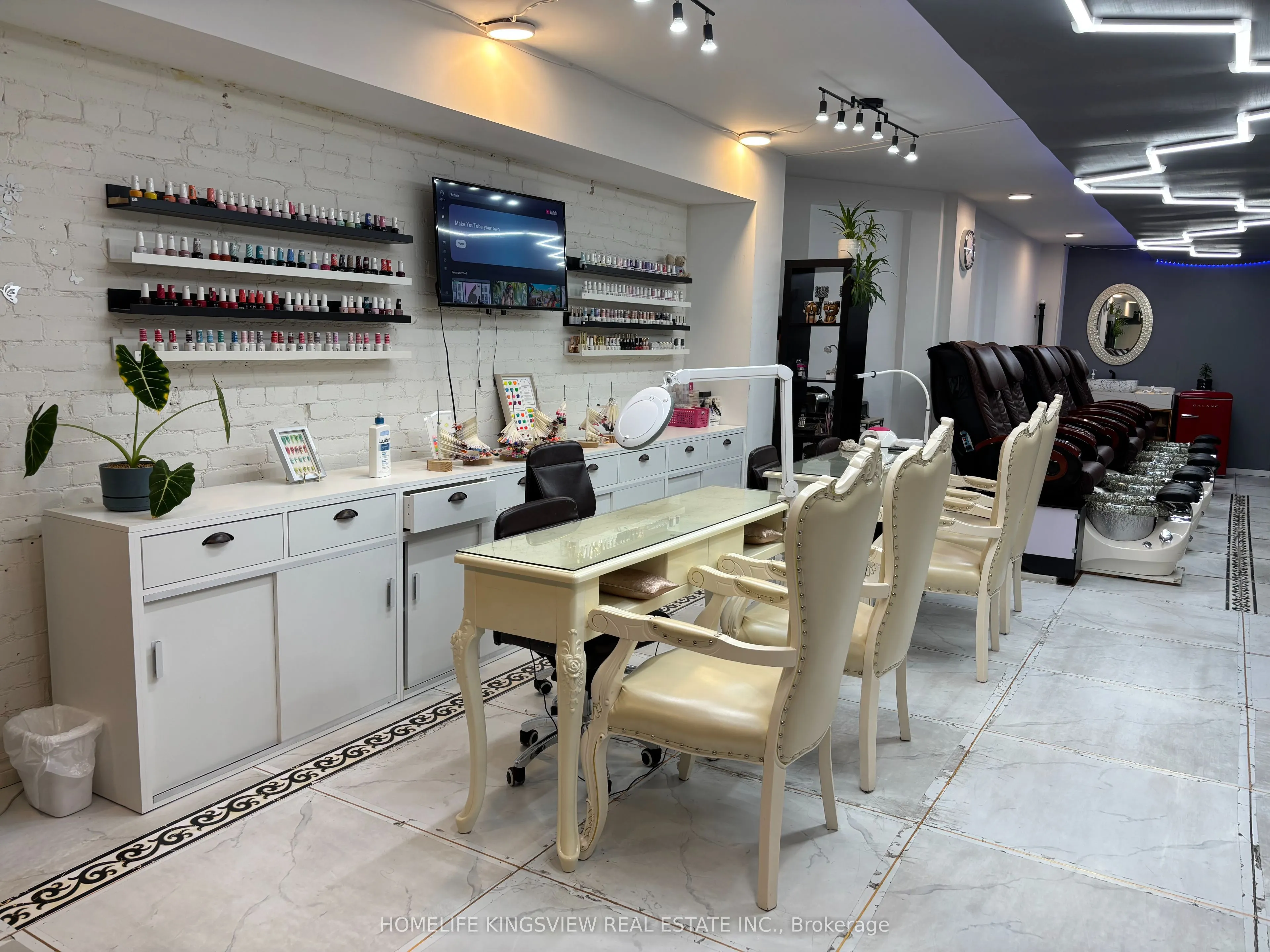 1116 College Street, #main