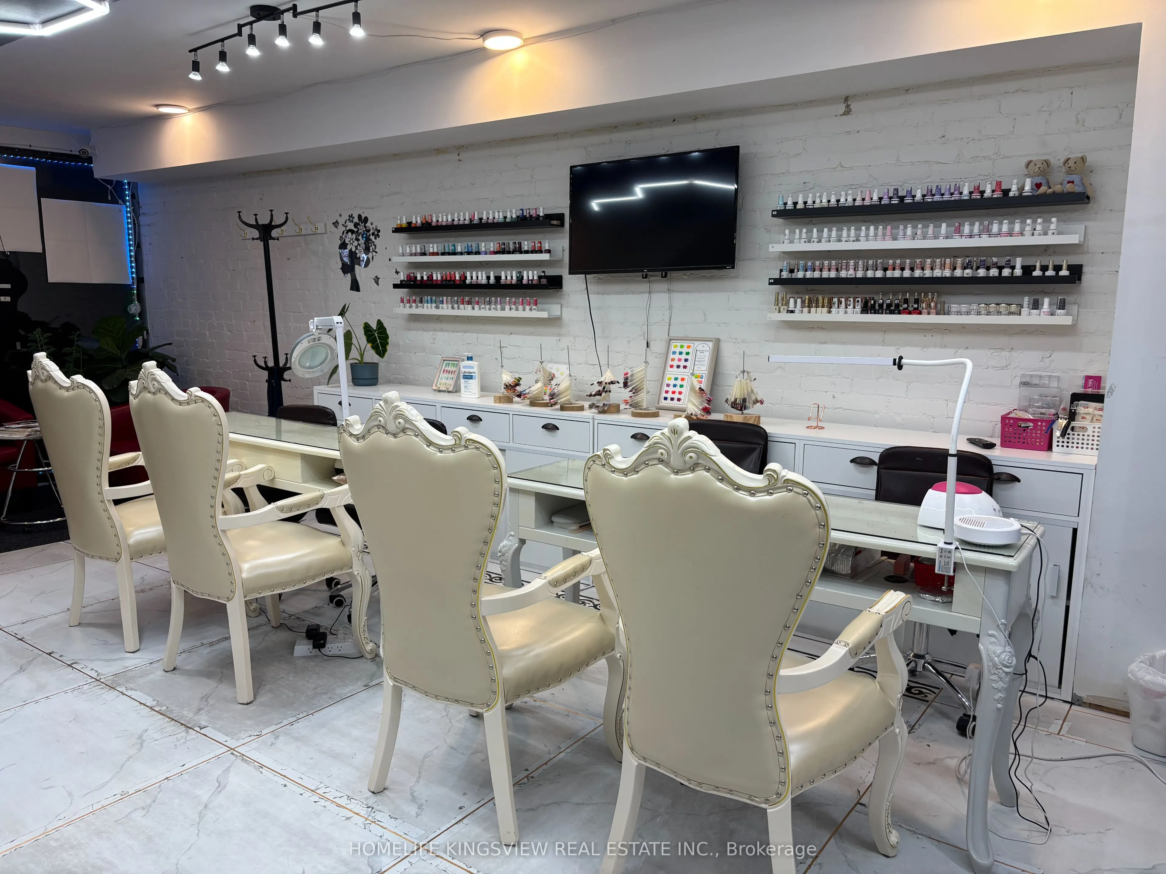 1116 College Street, #main