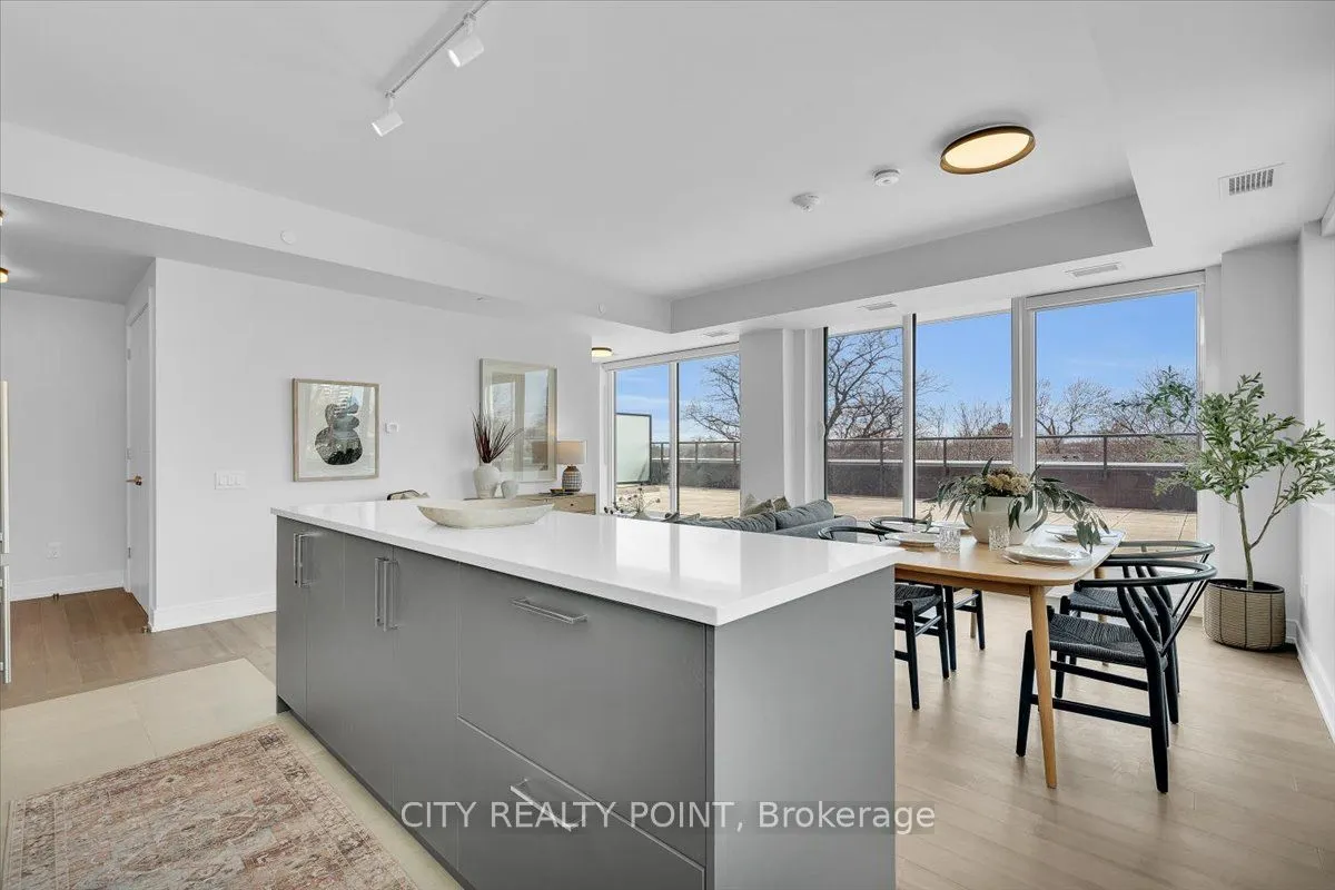 664 Spadina Avenue #1001