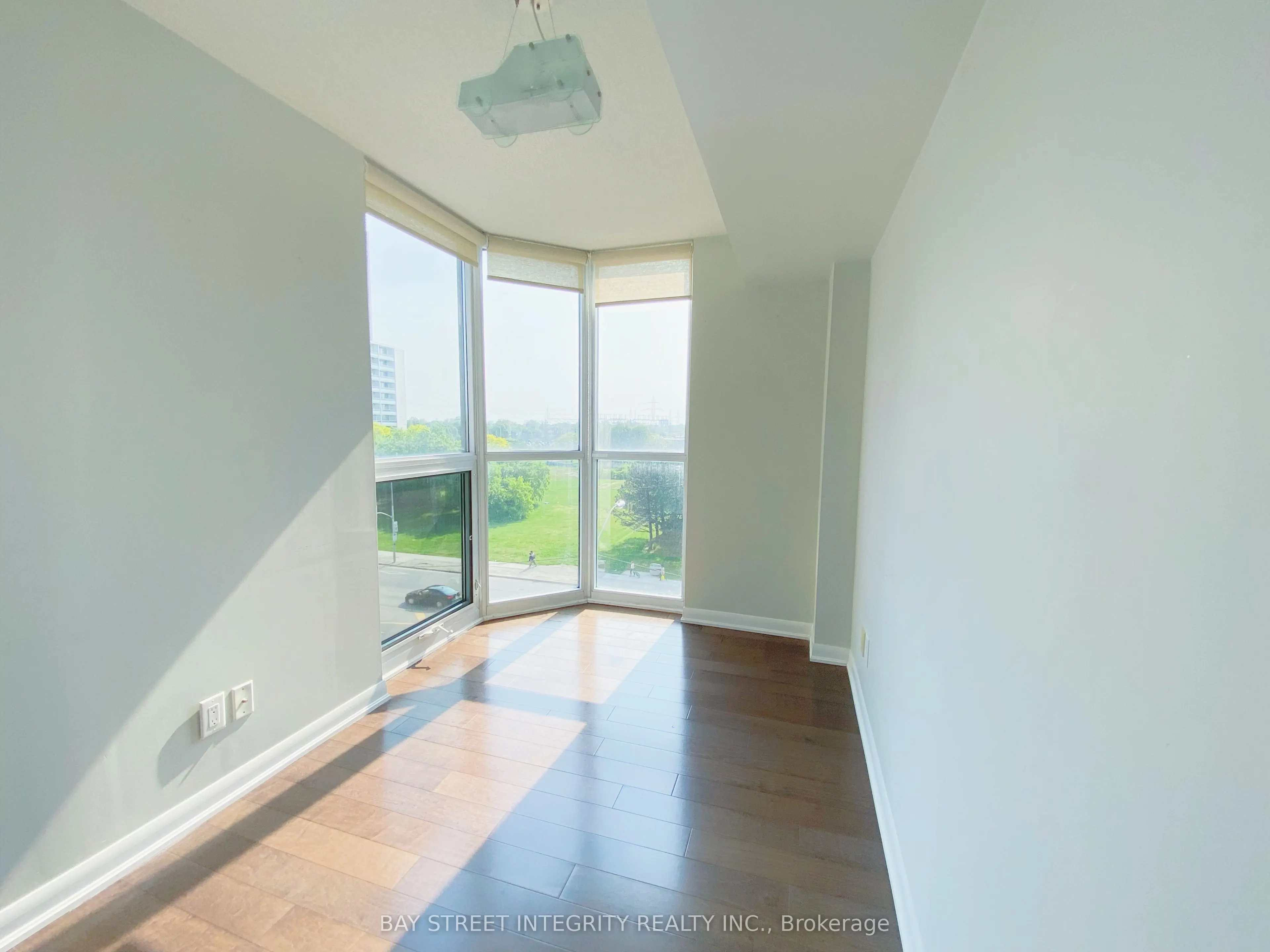 5793 Yonge Street, #607