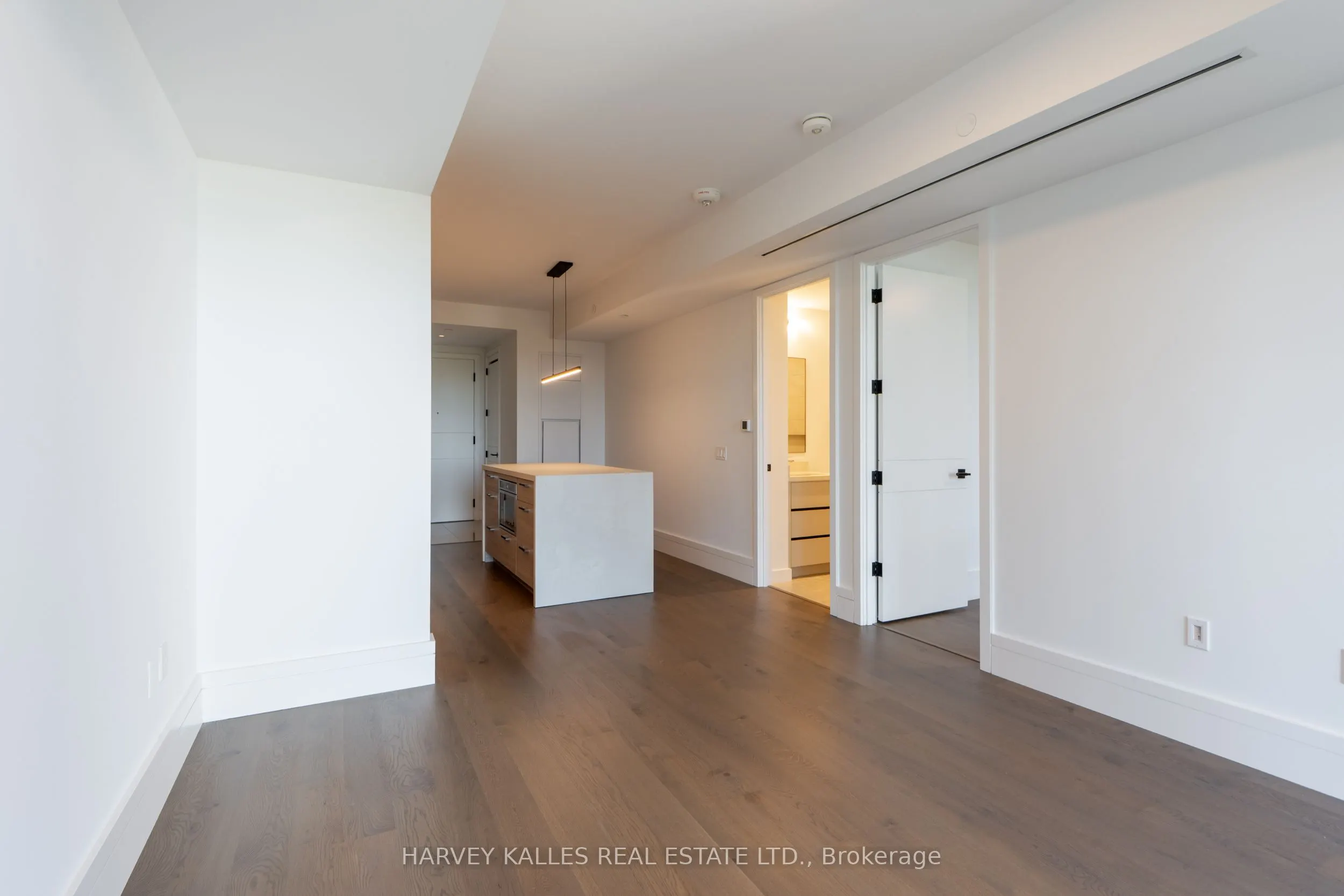 215 Lonsdale Road, #705