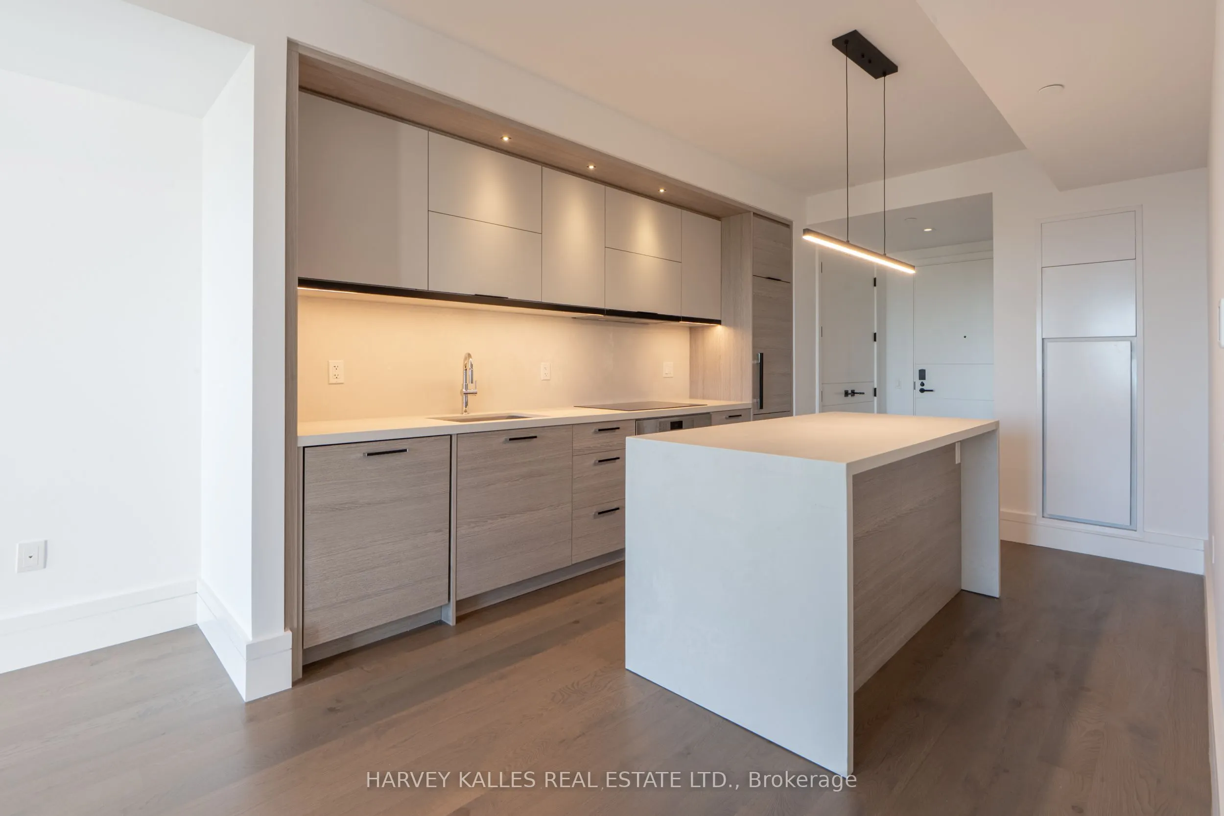 215 Lonsdale Road, #705