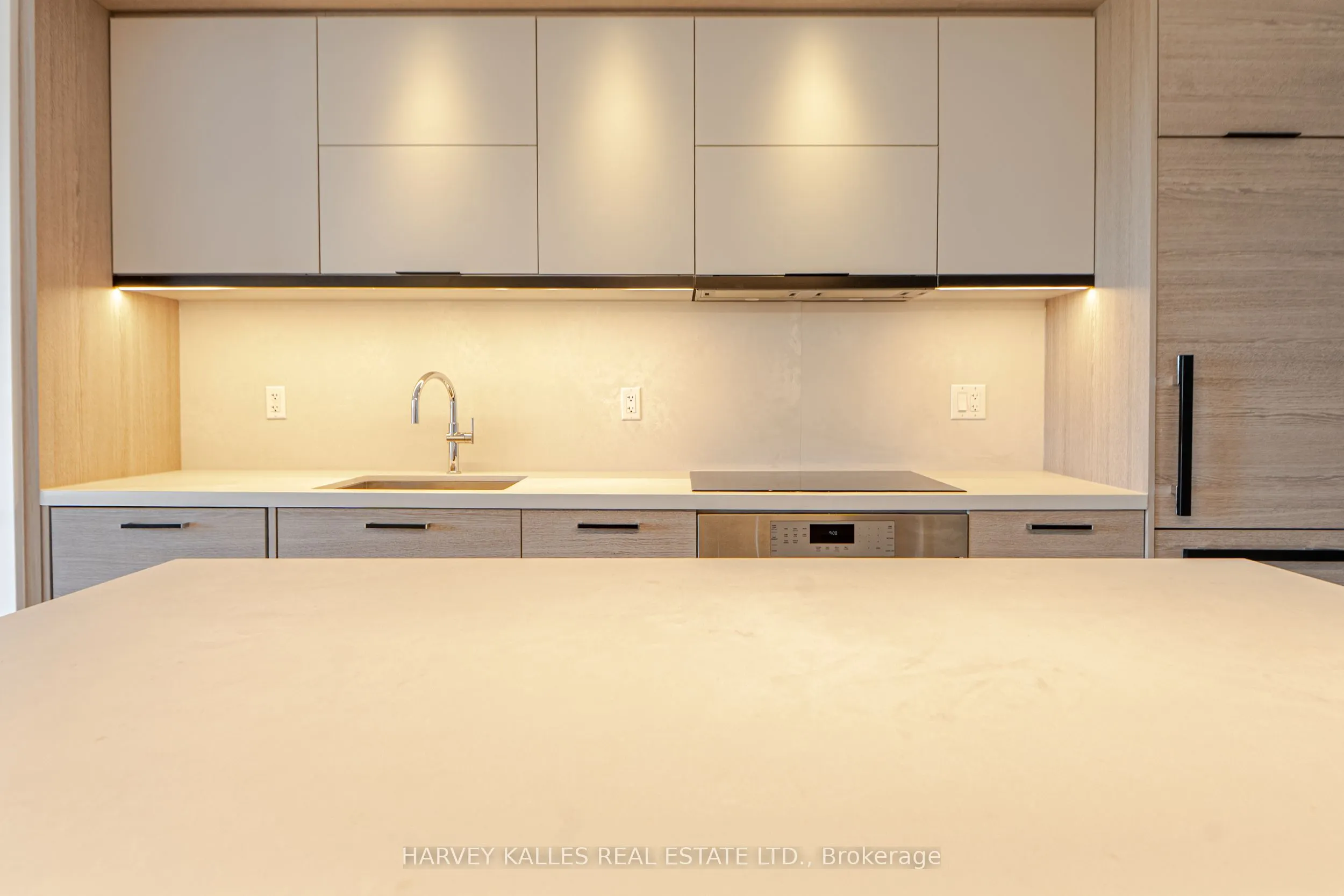 215 Lonsdale Road, #705