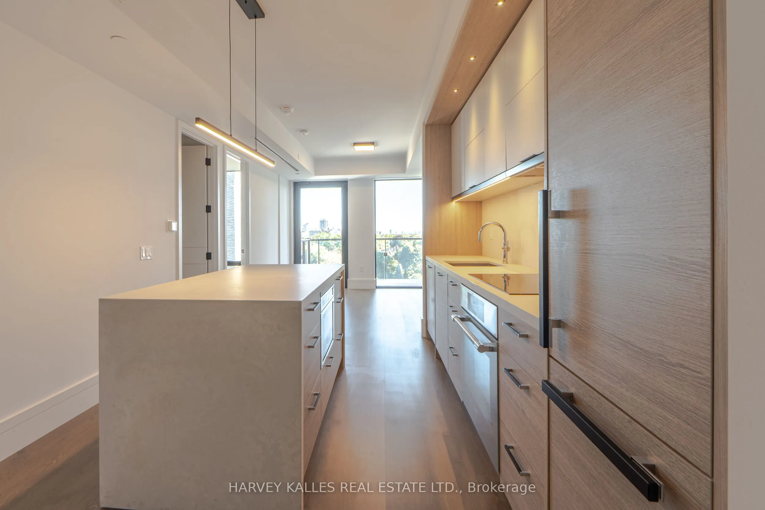 215 Lonsdale Road, #705