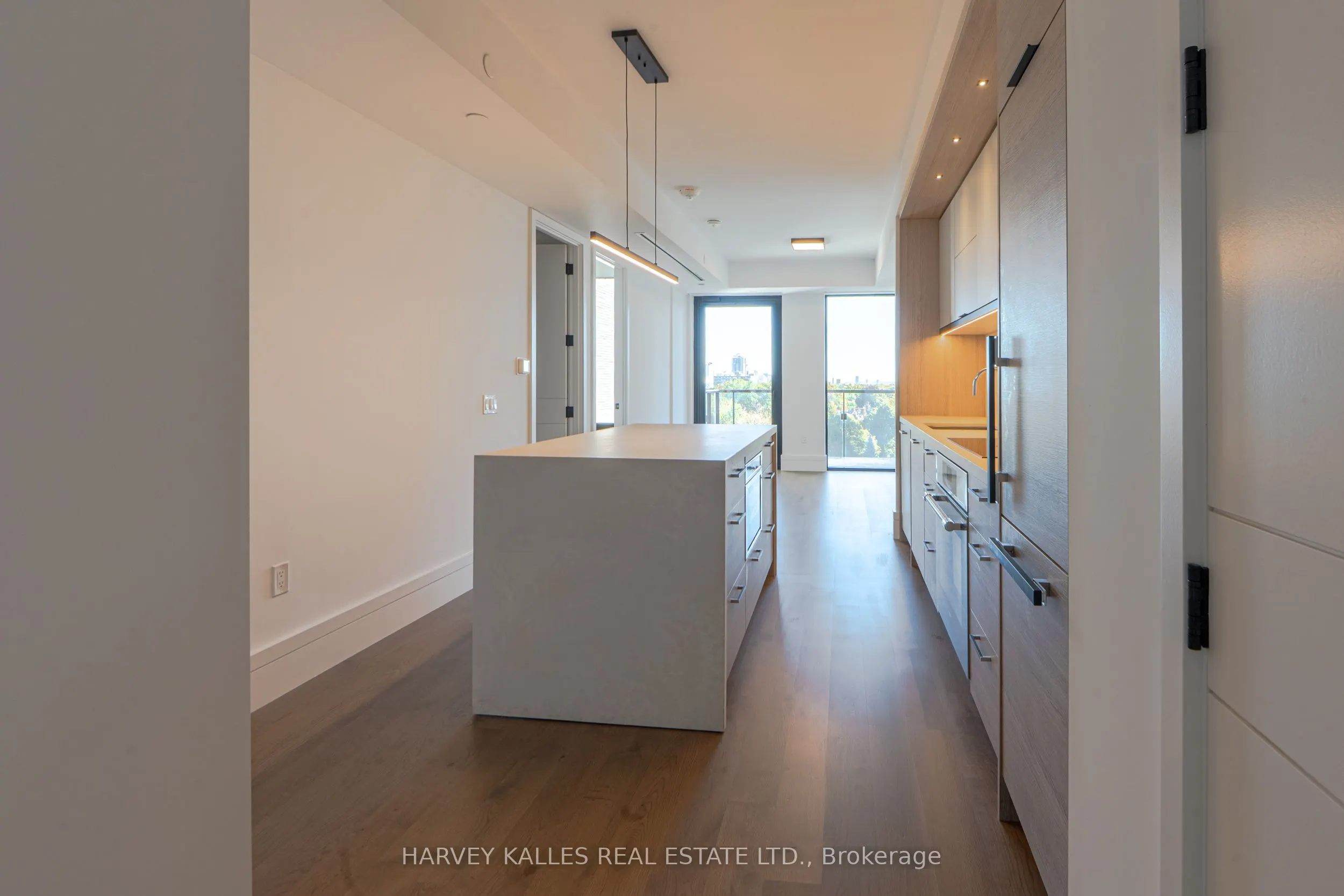 215 Lonsdale Road, #705