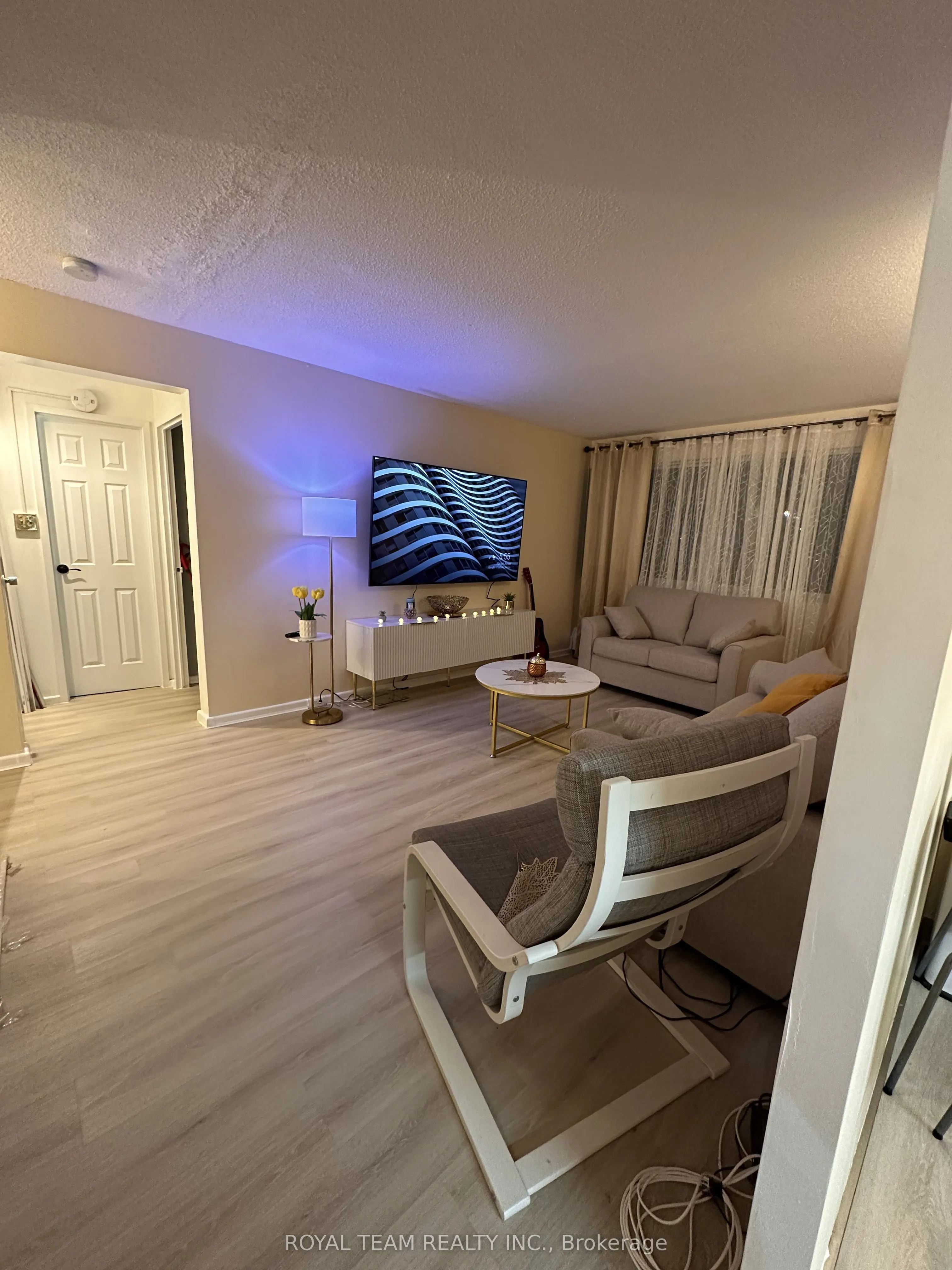 735 Don Mills Road, #201