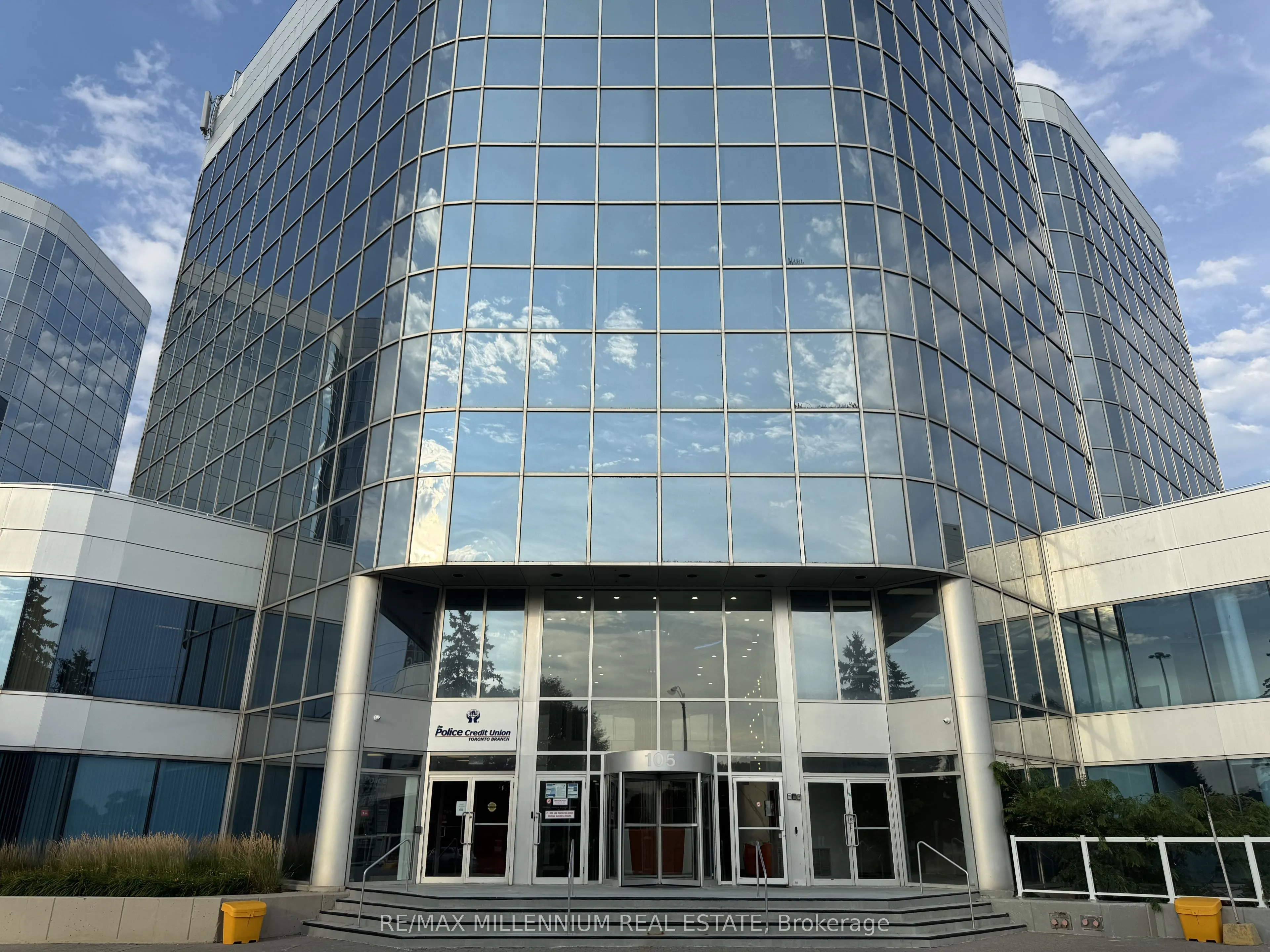 105 Gordon Baker Road E, #511