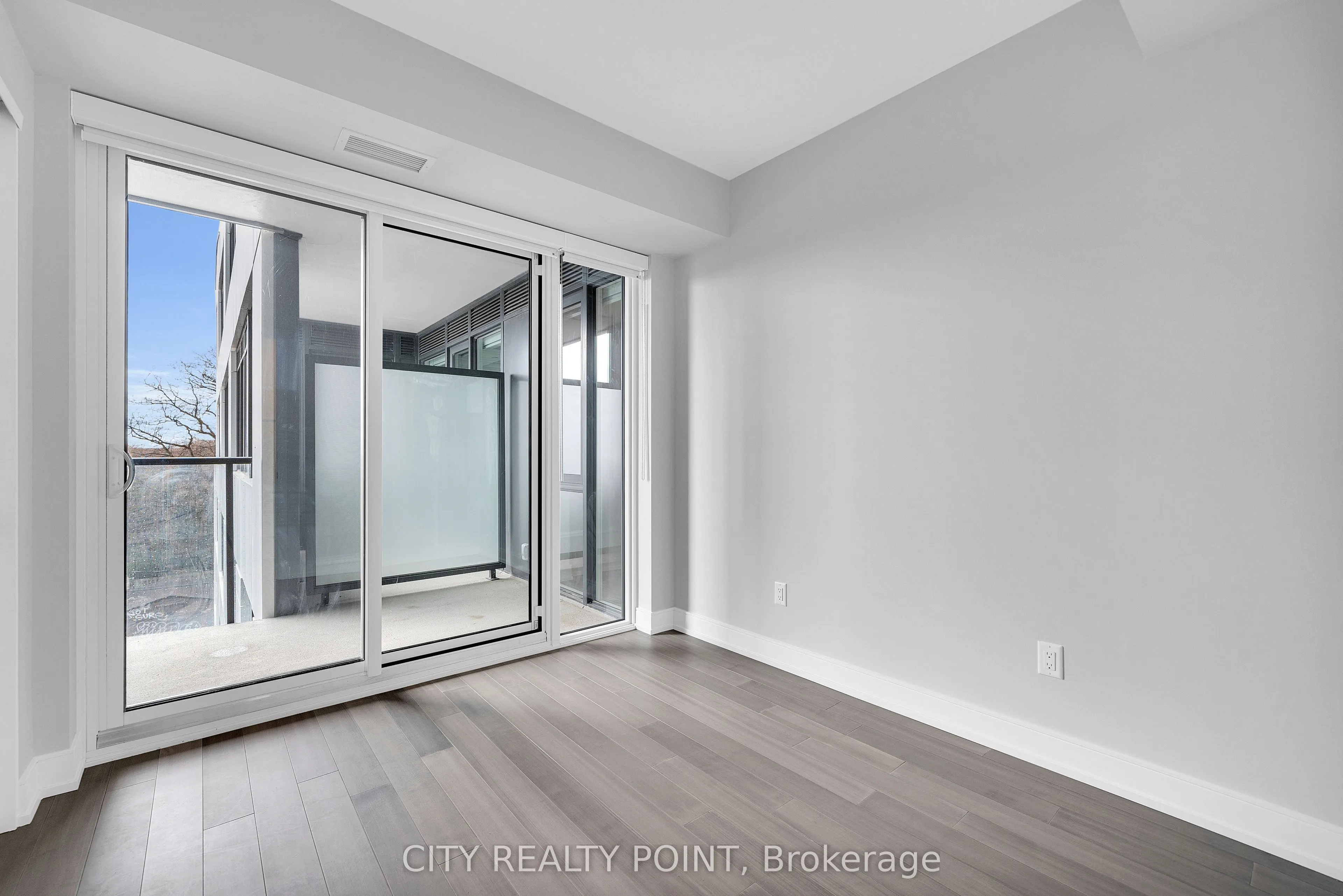 664 Spadina Avenue, #411