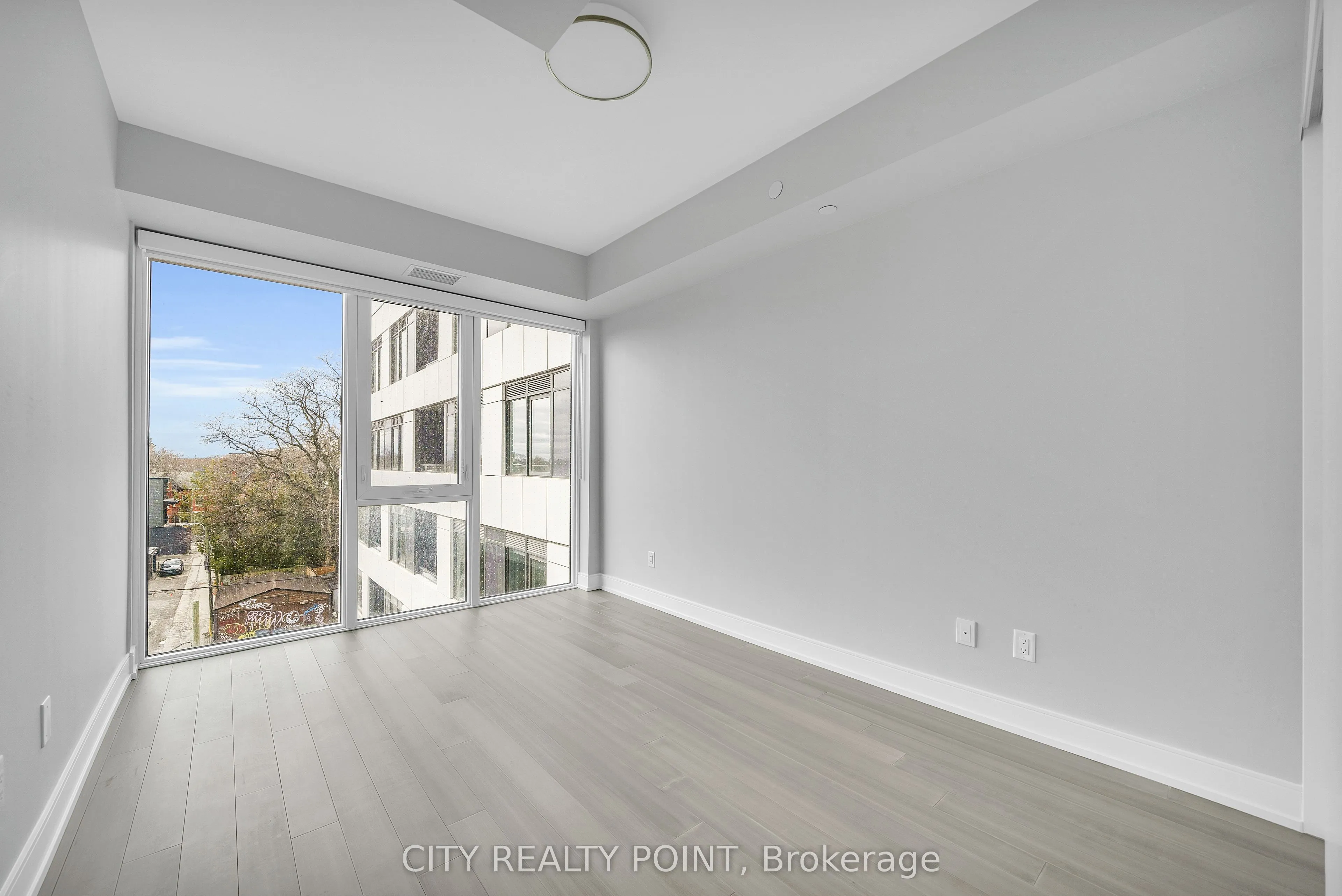 664 Spadina Avenue, #411