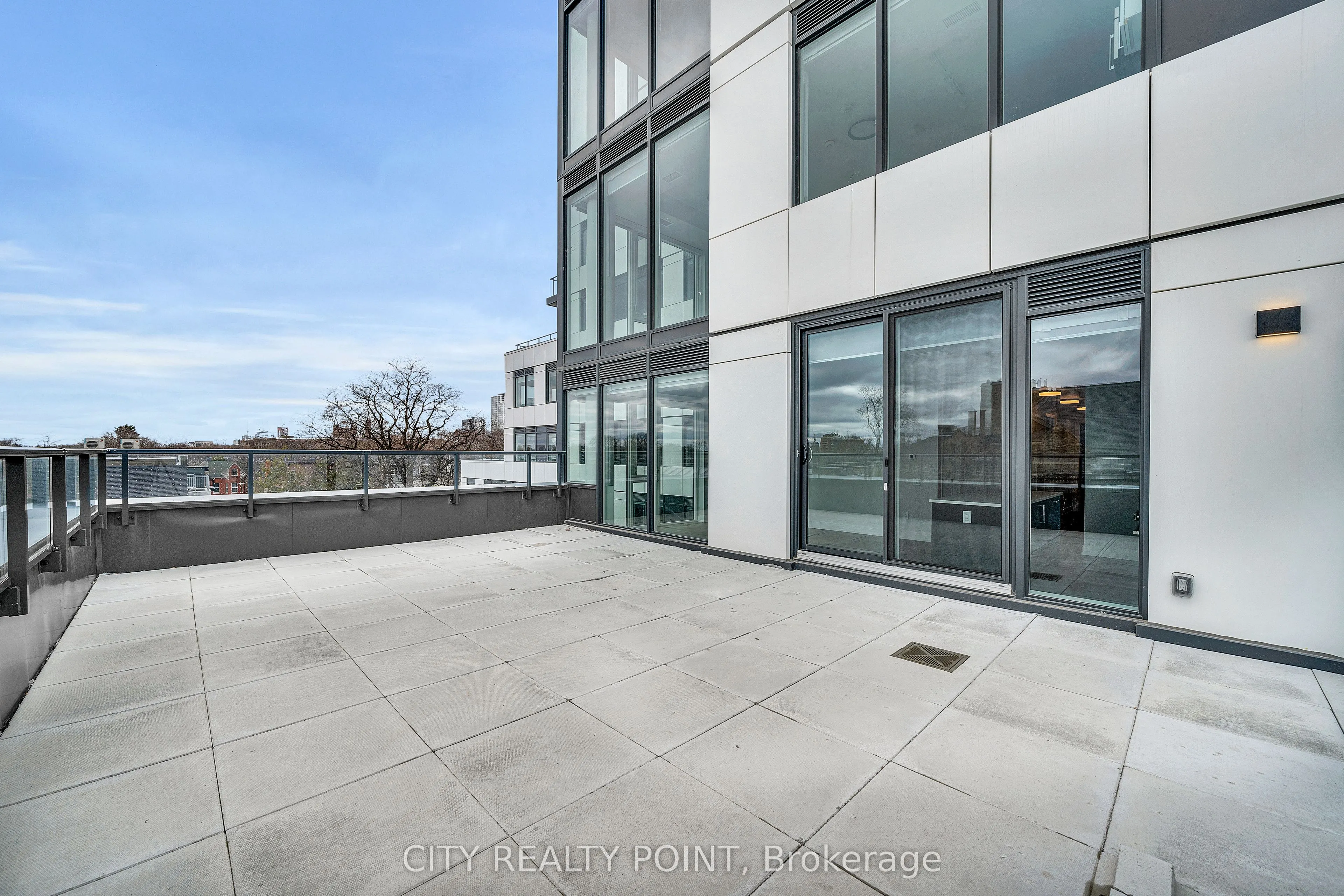664 Spadina Avenue, #411