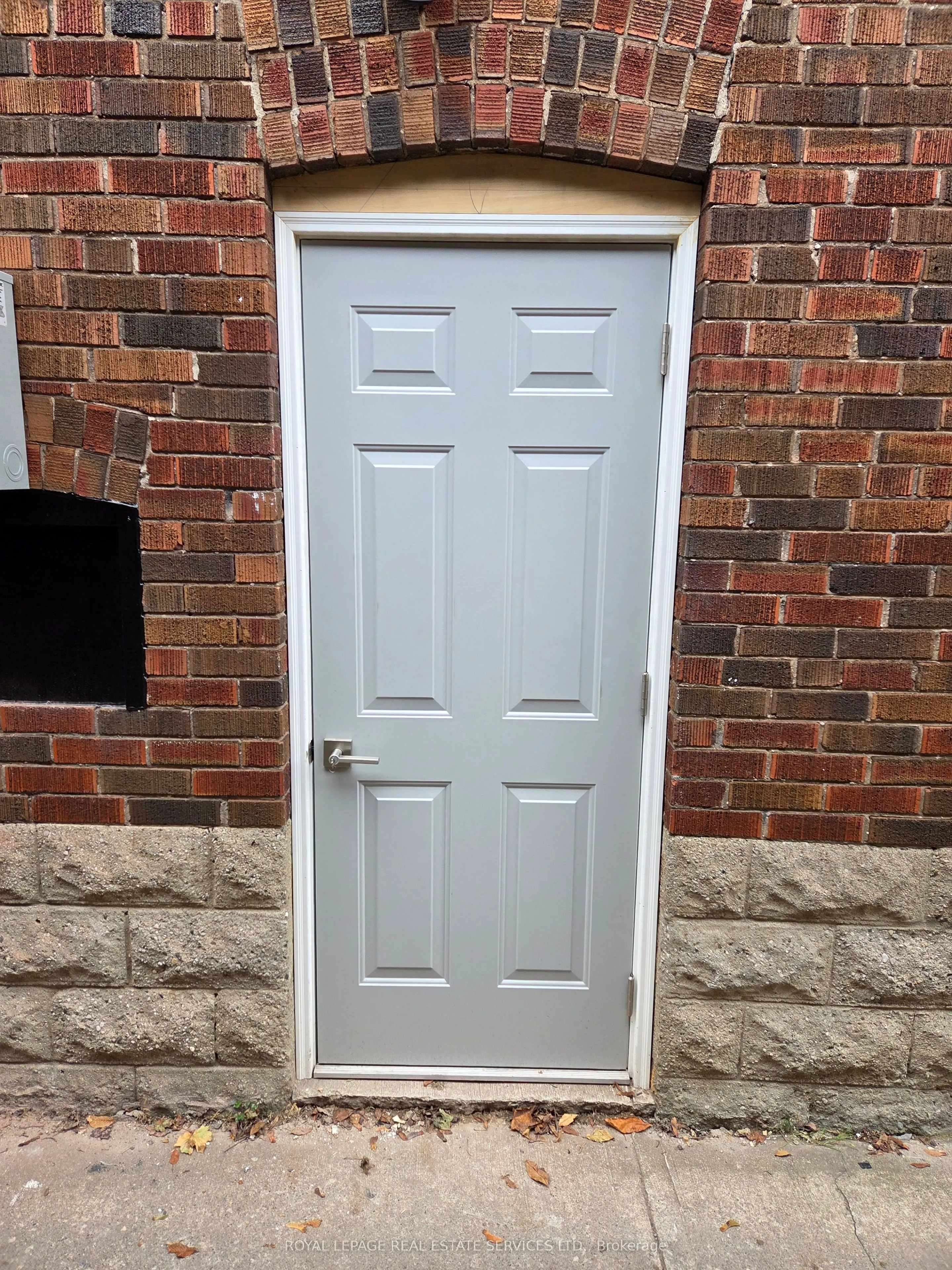 126 Lawrence Avenue W, #Lower