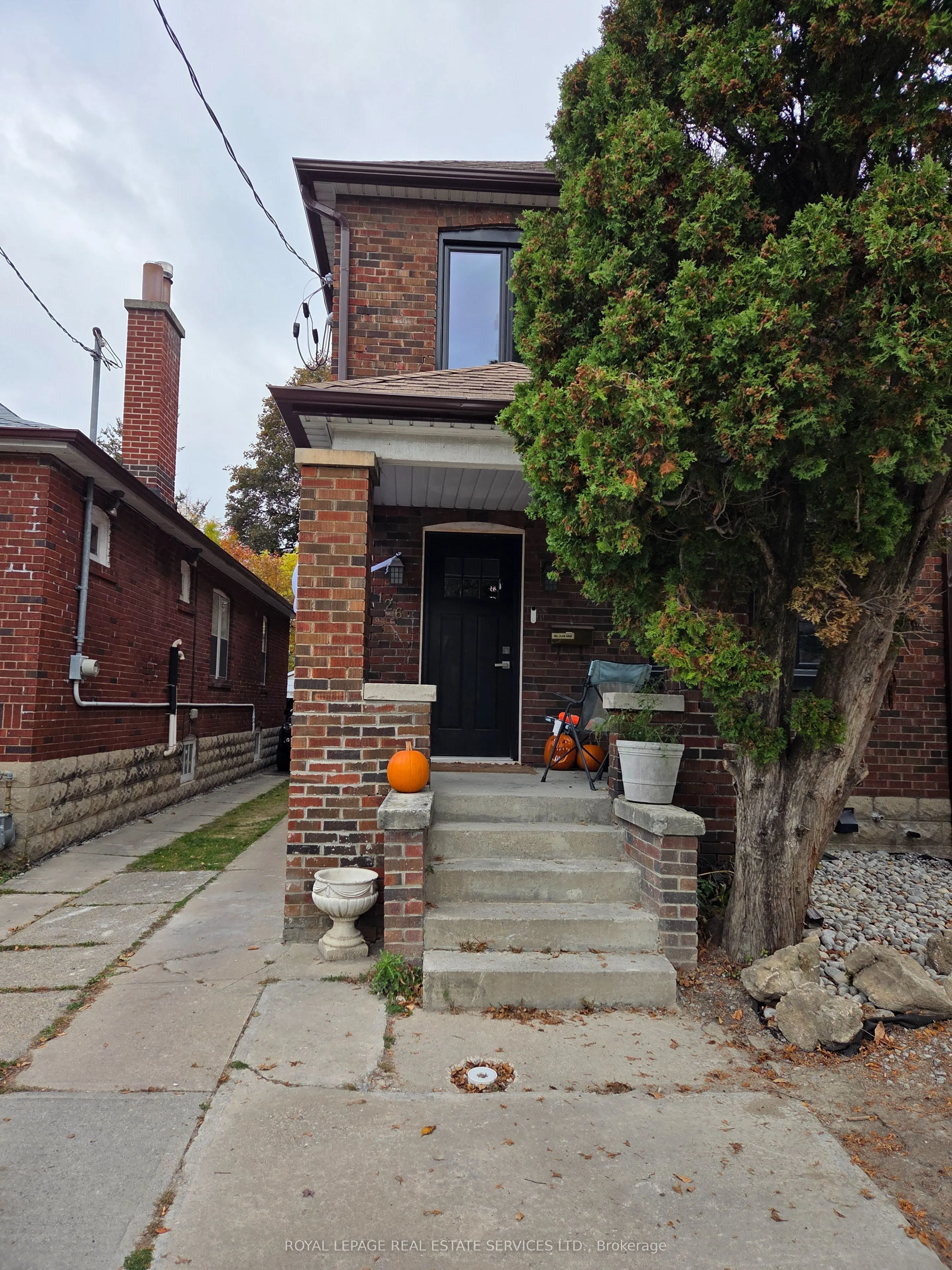 126 Lawrence Avenue W, #Lower