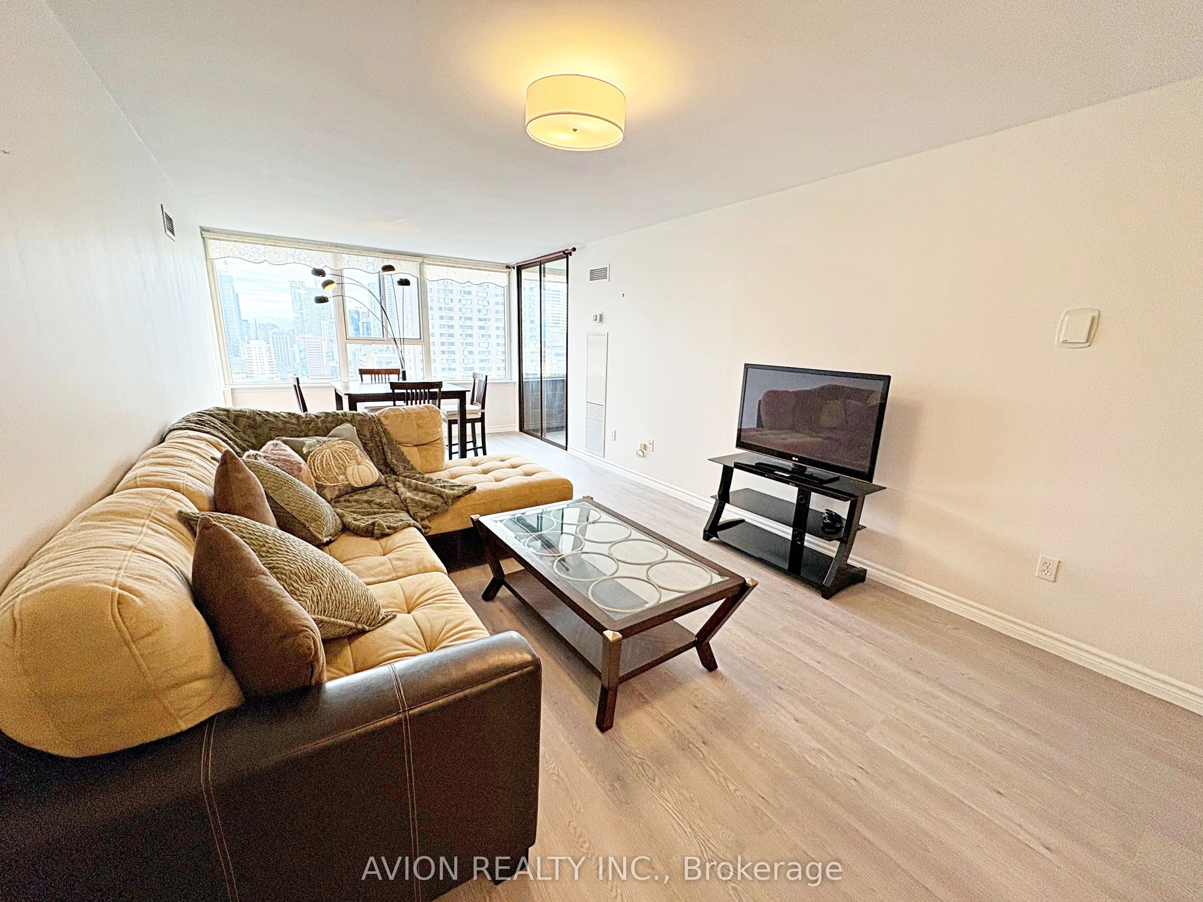 45 Carlton Street, ##1917