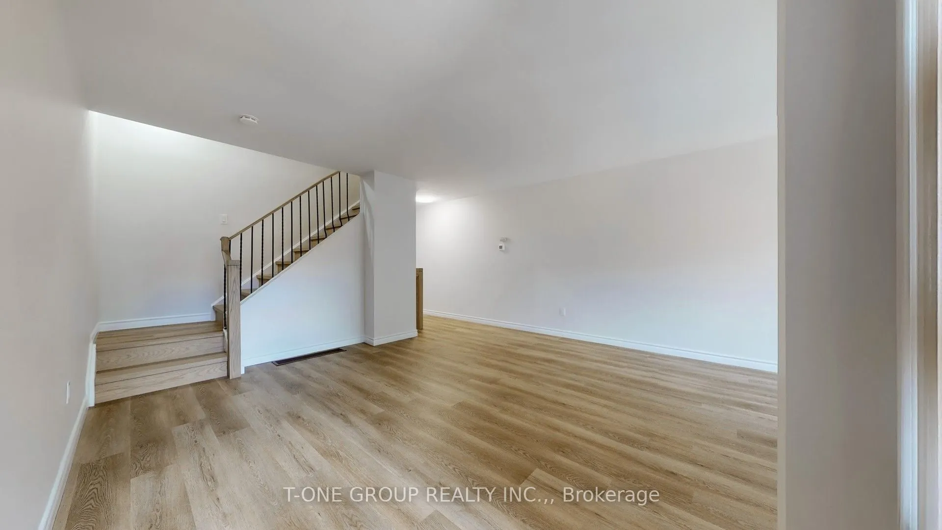 632 Adelaide Street W