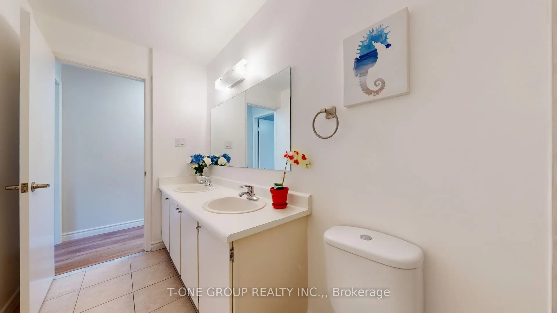 632 Adelaide Street W