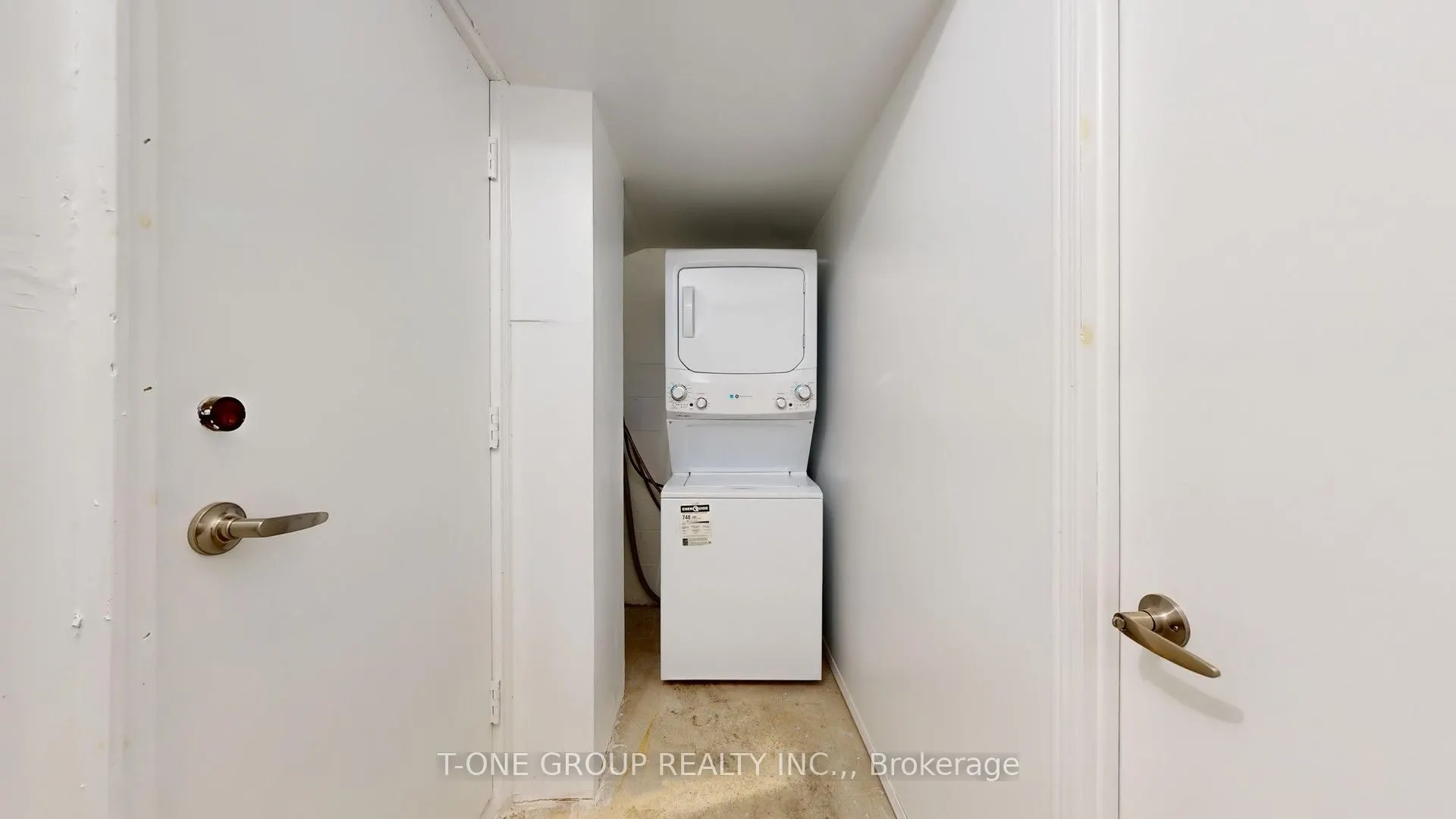 632 Adelaide Street W