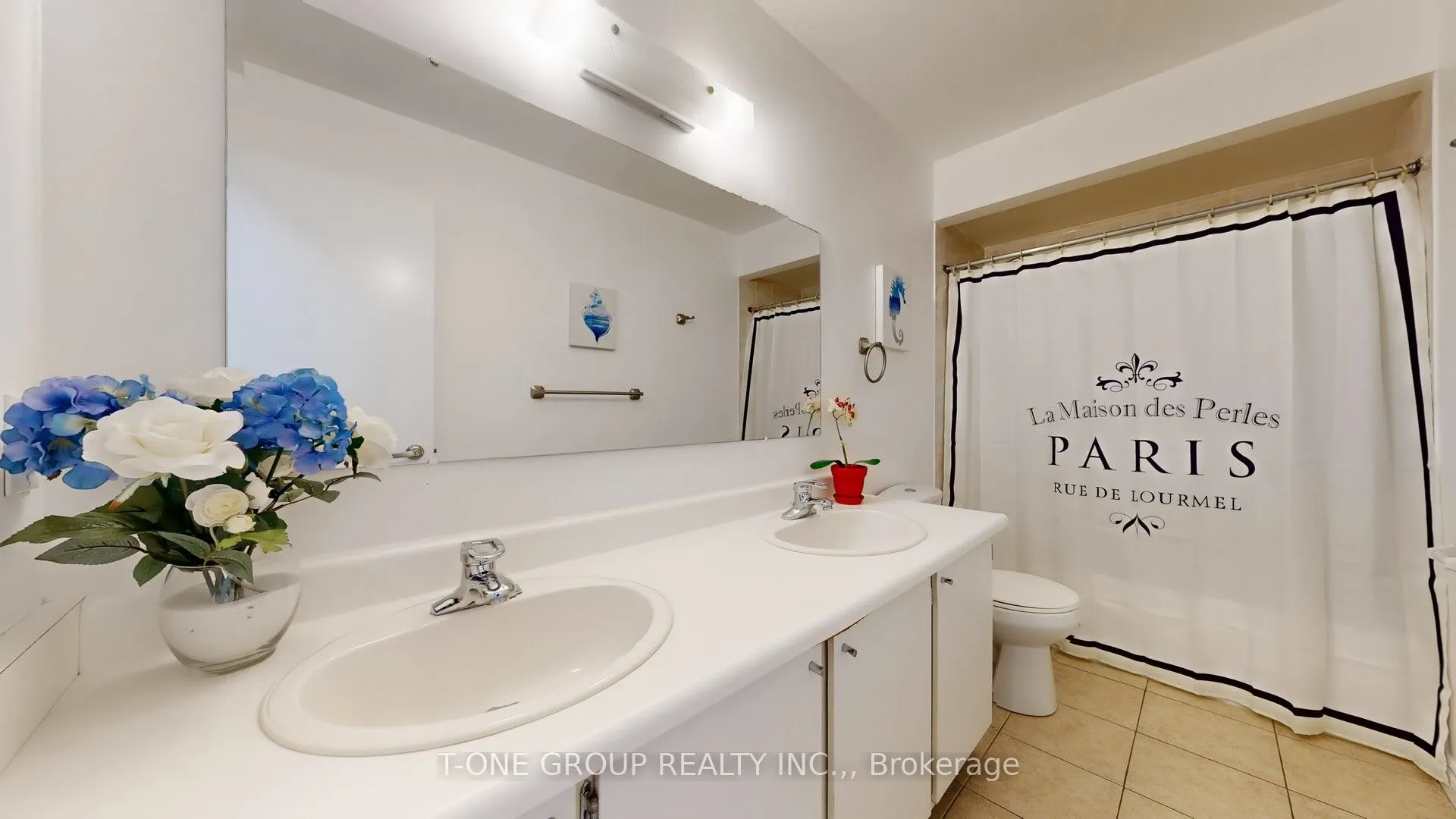 632 Adelaide Street W