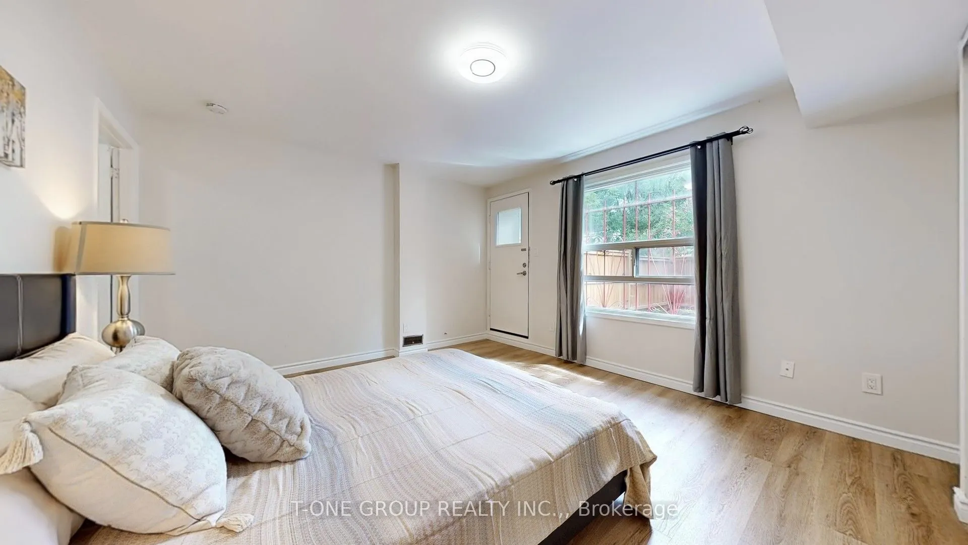 632 Adelaide Street W