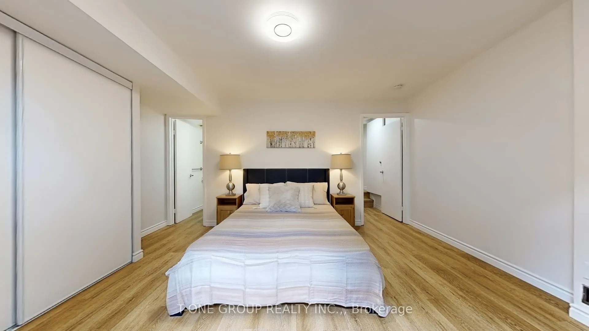 632 Adelaide Street W