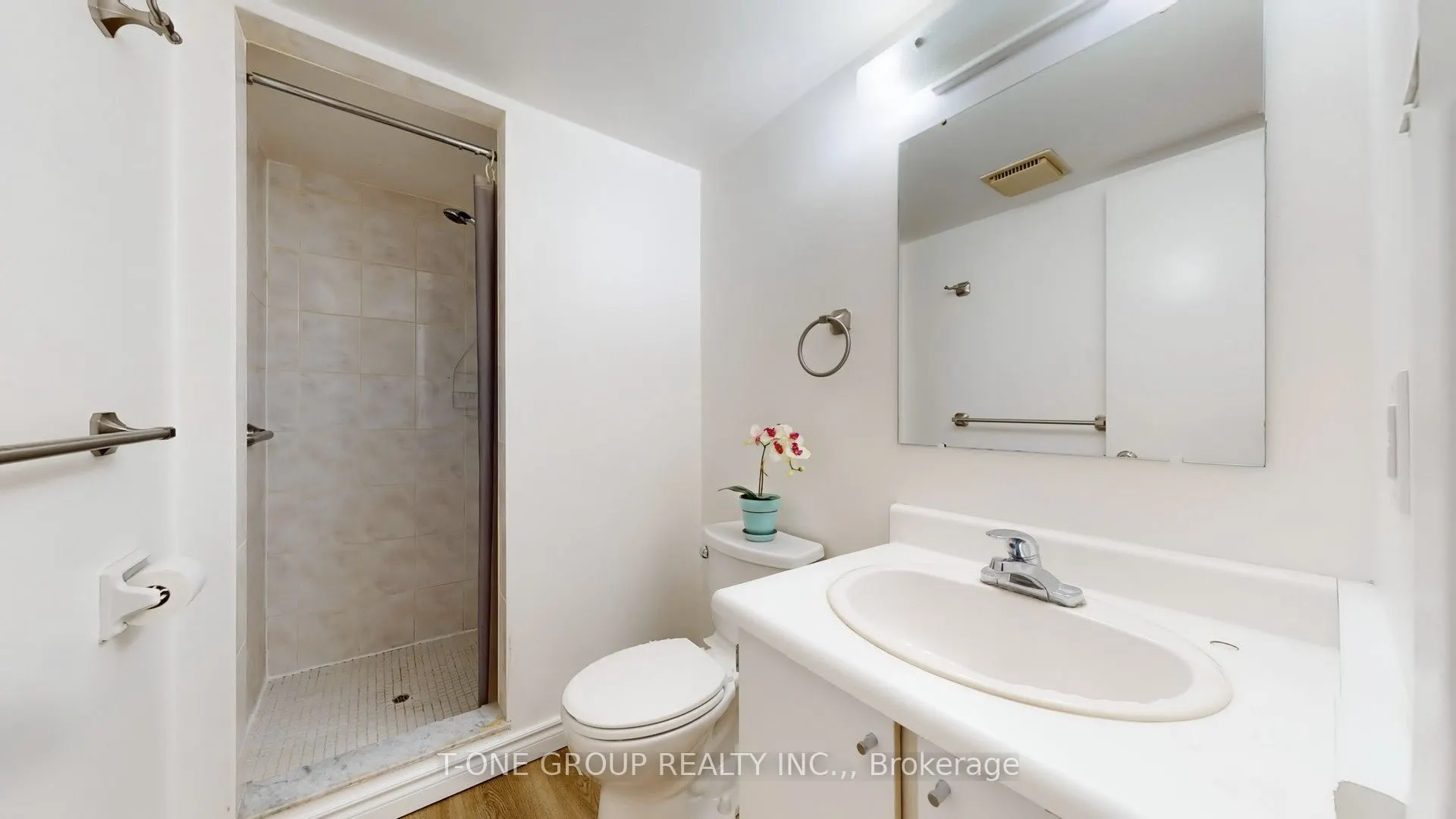 632 Adelaide Street W