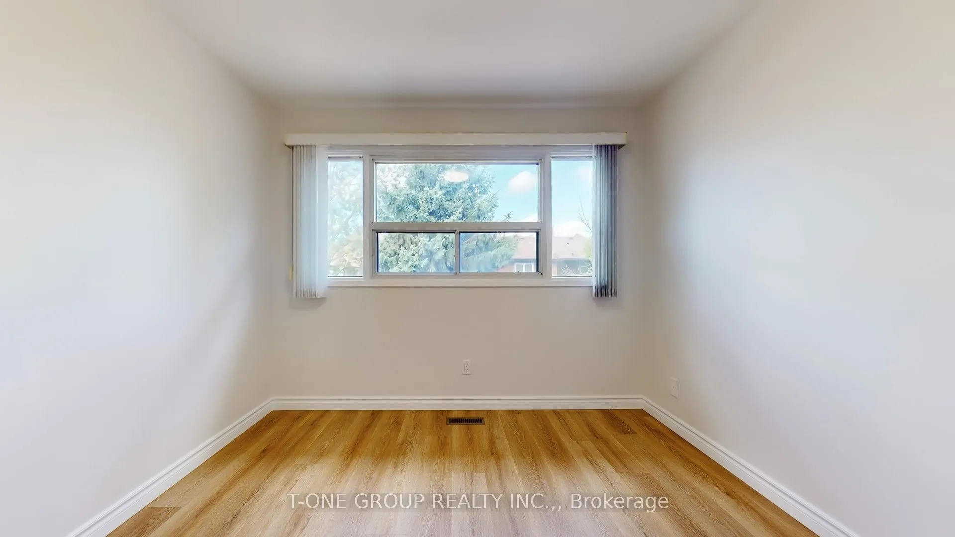 632 Adelaide Street W