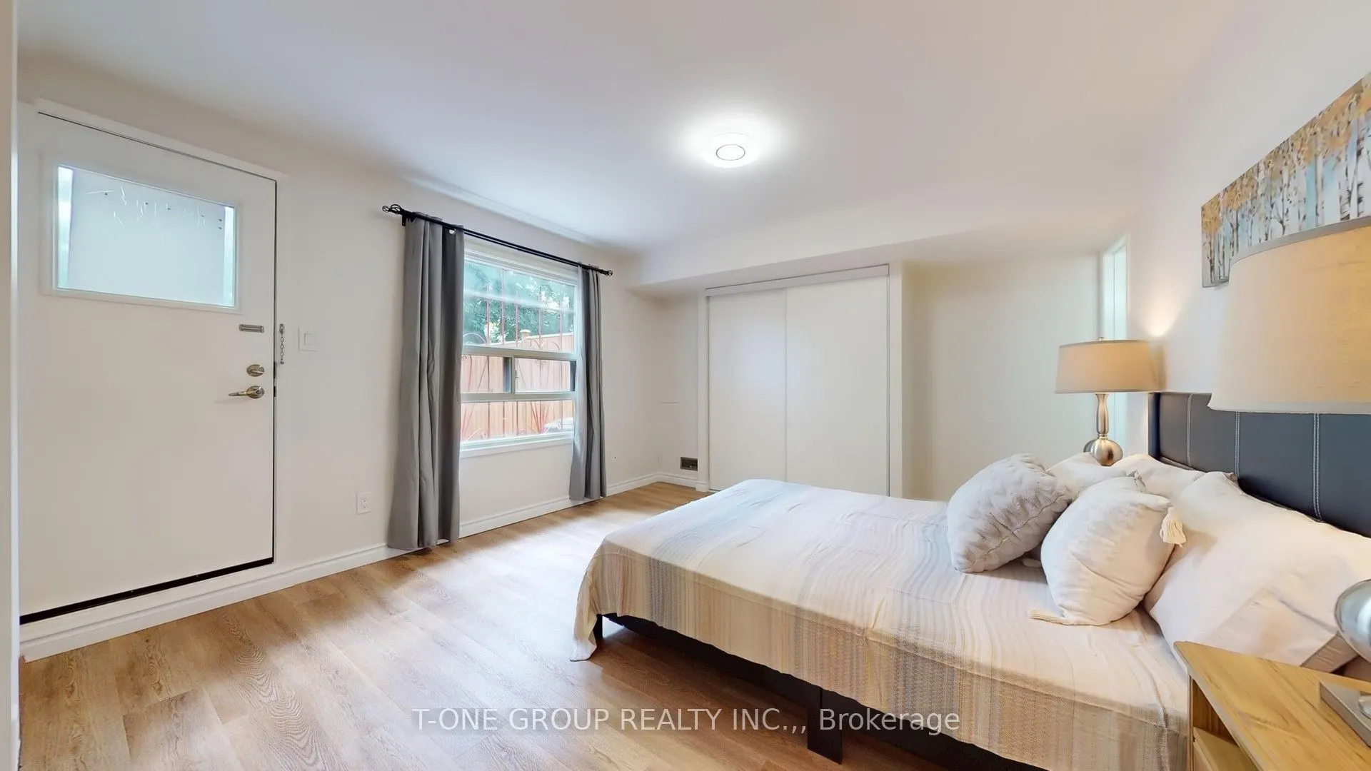 632 Adelaide Street W