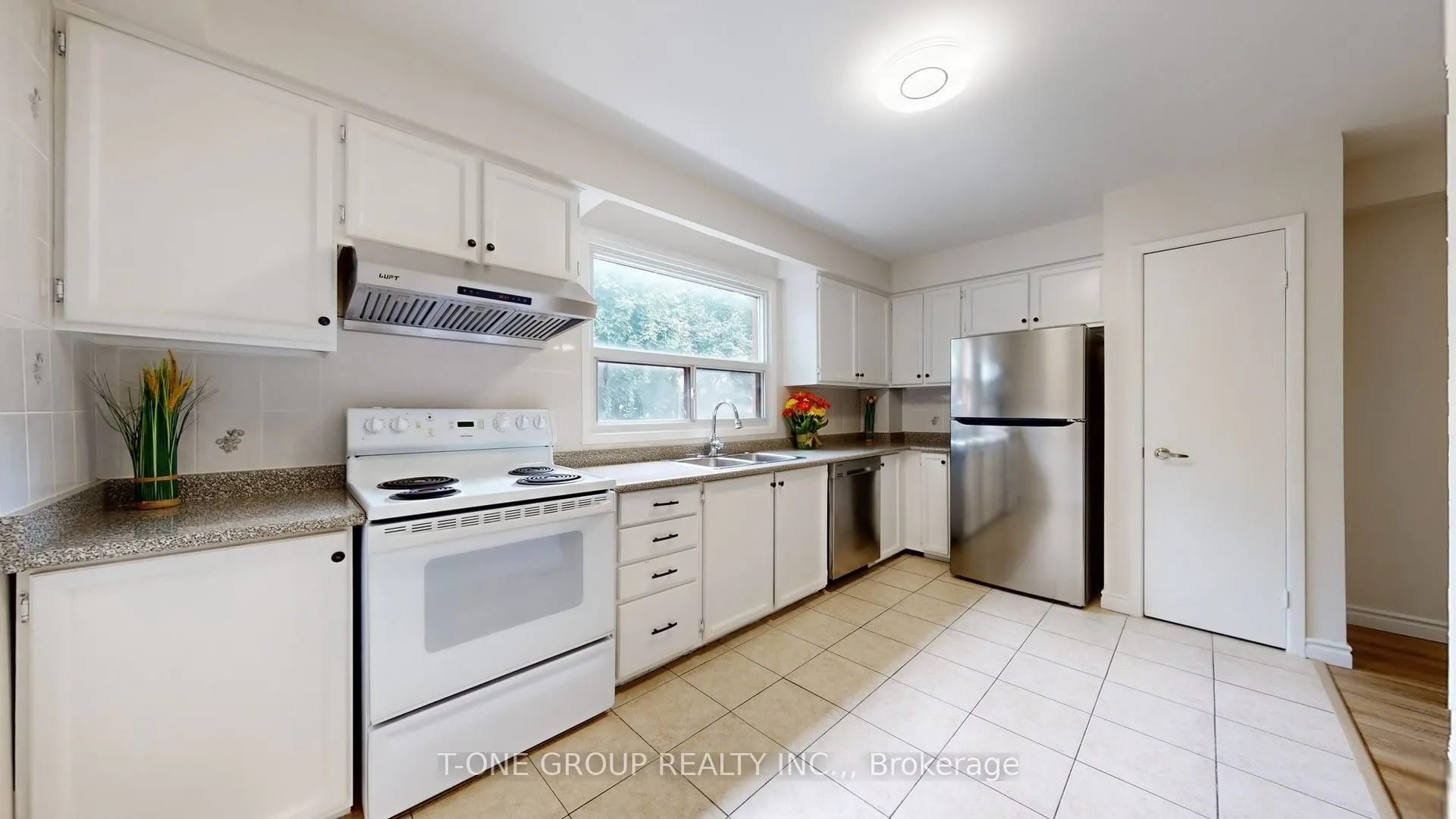 632 Adelaide Street W