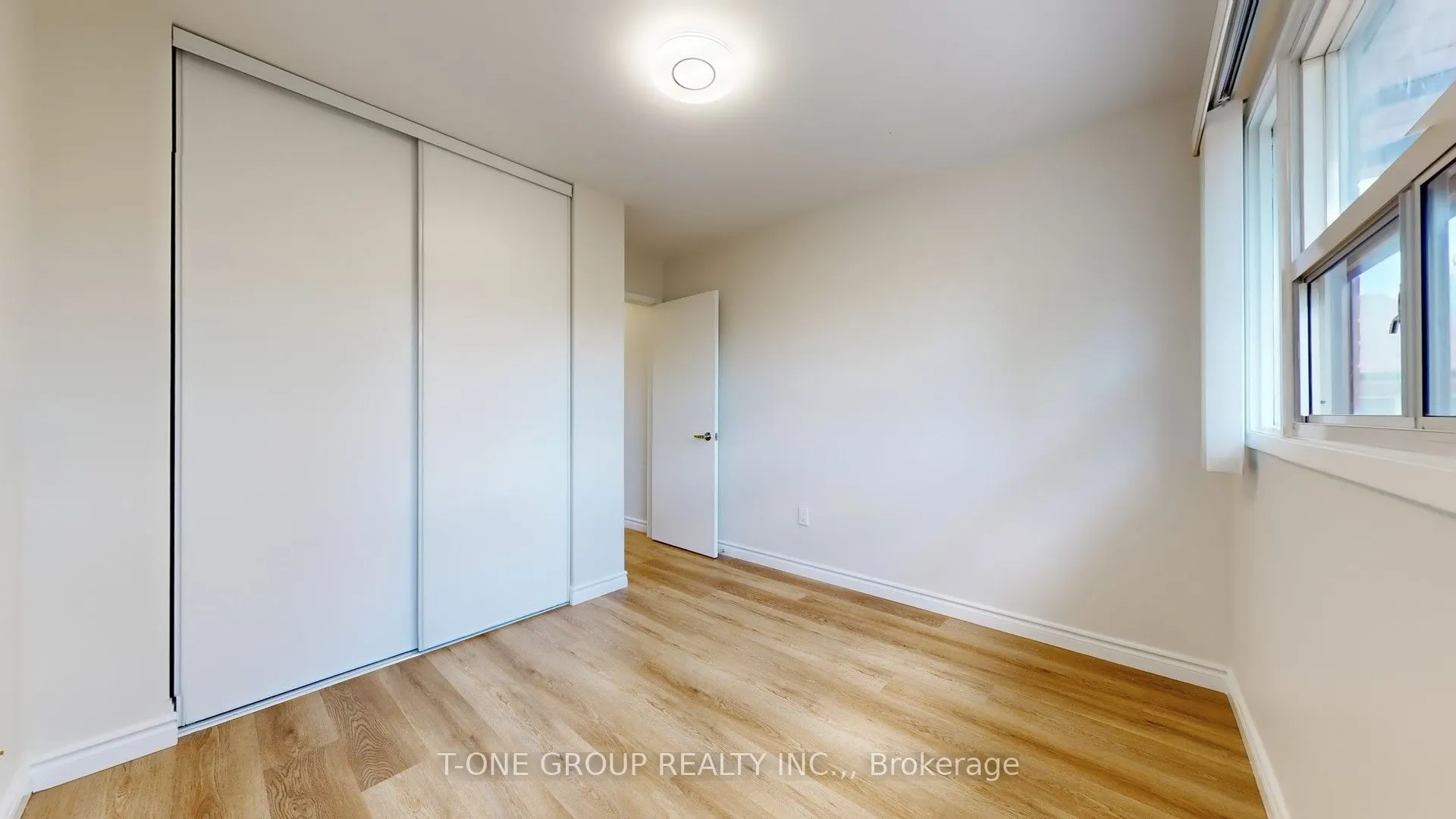 632 Adelaide Street W