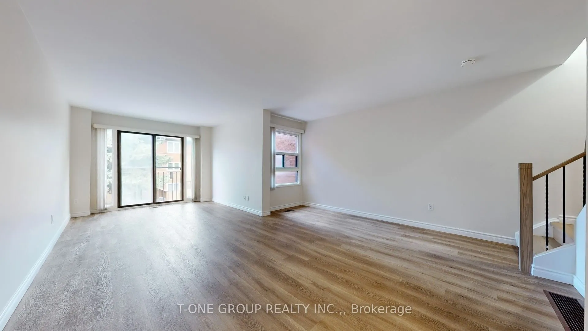 632 Adelaide Street W